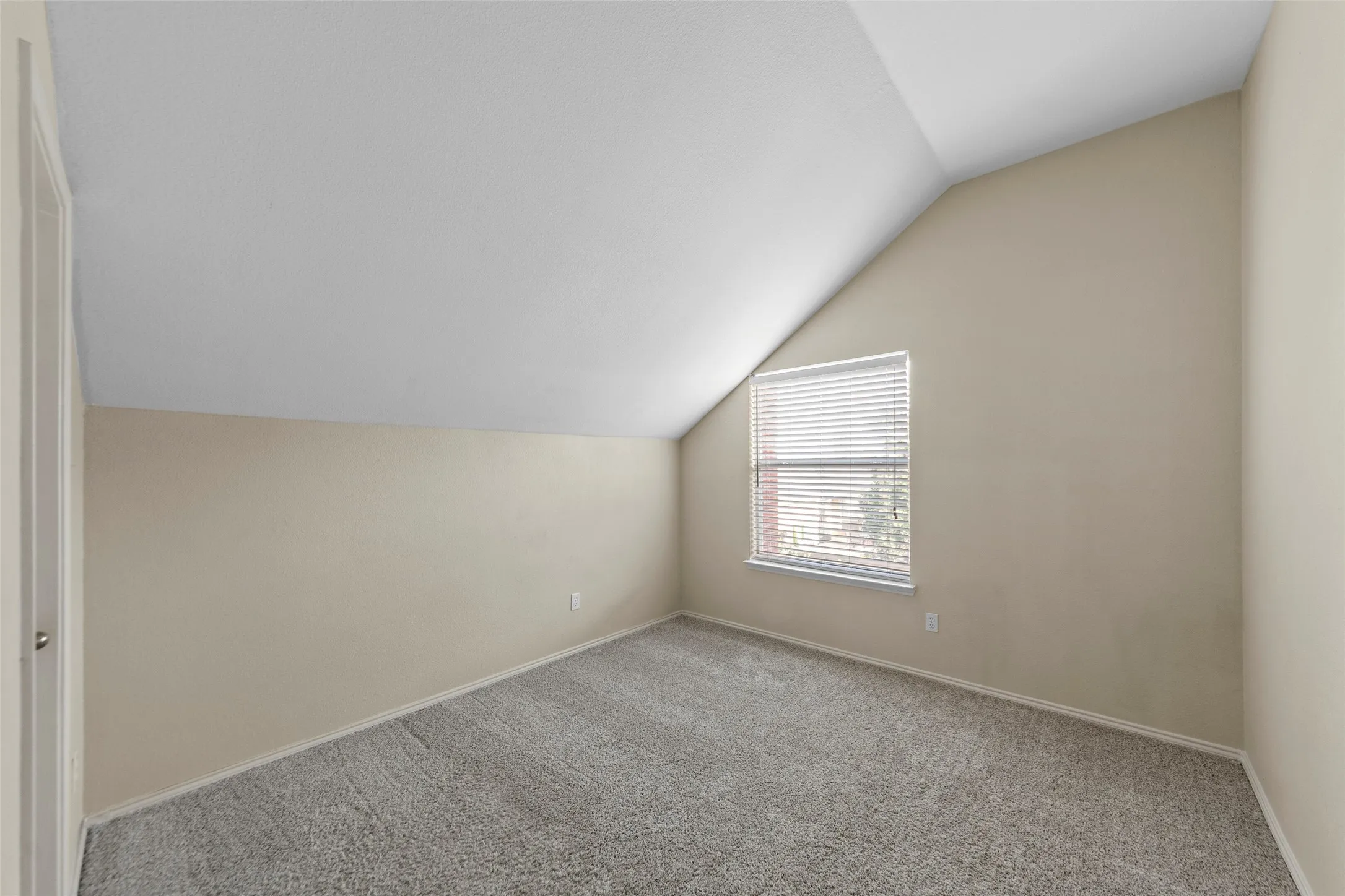 Single Family Residence For Rent in Collin County , 112 Sweetgum Drive, Murphy, Texas 75094, 4 Bedroom, 3 Bathroom, 3 Garage spaces, 3,020 Sqft, built in 1997, mls#21342033, Real Estate Agent in Murphy, Homes For Rent in Collin county, Homes For Rent in Murphy, Realtor in Murphy Texas, Real Estate Brokerage Independent Realty Texas, Luminita Cordes Realtor