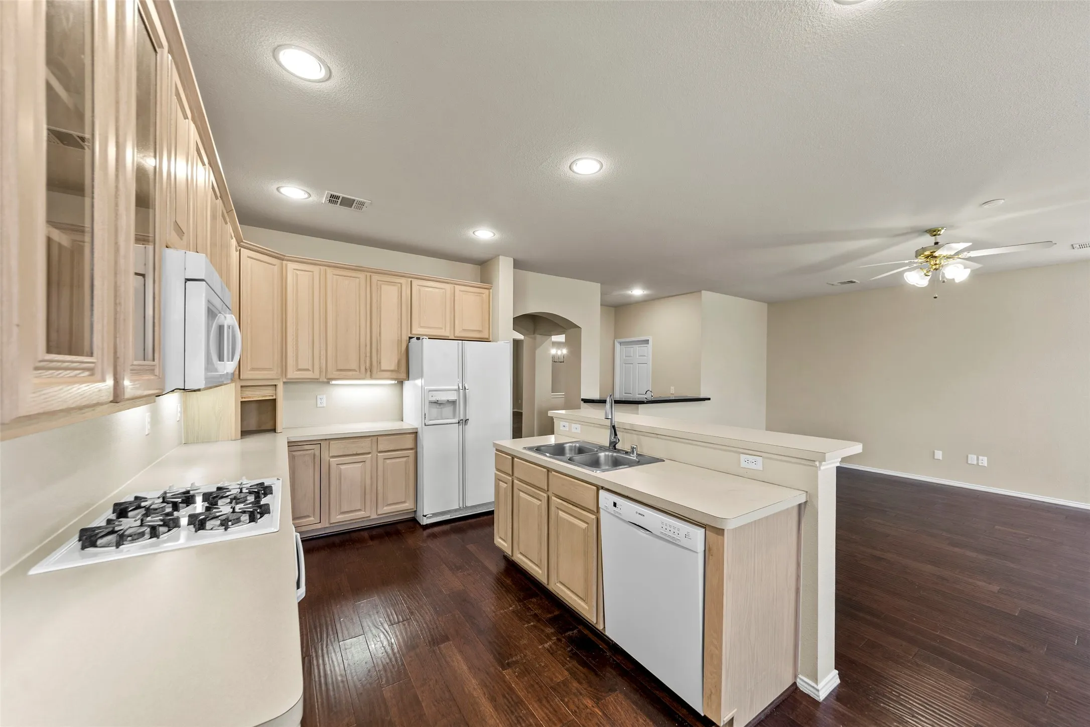 Single Family Residence For Rent in Collin County , 112 Sweetgum Drive, Murphy, Texas 75094, 4 Bedroom, 3 Bathroom, 3 Garage spaces, 3,020 Sqft, built in 1997, mls#21342033, Real Estate Agent in Murphy, Homes For Rent in Collin county, Homes For Rent in Murphy, Realtor in Murphy Texas, Real Estate Brokerage Independent Realty Texas, Luminita Cordes Realtor