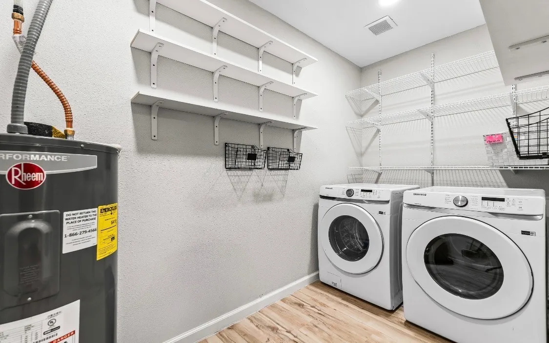 Single Family Residence For Sale in Dallas County , 3807 Falls Drive, Dallas, Texas 75211, 3 Bedroom, 2 Bathroom, Garage spaces, 1,083 Sqft, built in 1933, mls#21342037, Real Estate Agent in Dallas, Homes For Sale in Dallas county, Homes For Sale in Dallas, Realtor in Dallas Texas, Real Estate Brokerage Independent Realty Texas, Luminita Cordes Realtor