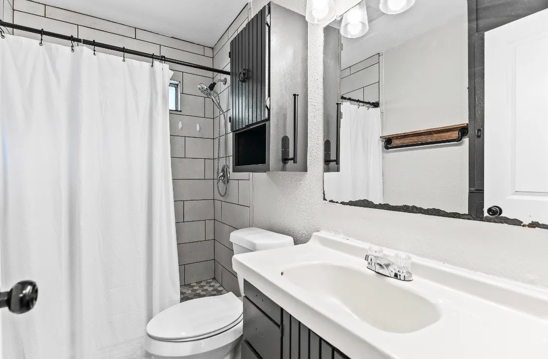 Single Family Residence For Sale in Dallas County , 3807 Falls Drive, Dallas, Texas 75211, 3 Bedroom, 2 Bathroom, Garage spaces, 1,083 Sqft, built in 1933, mls#21342037, Real Estate Agent in Dallas, Homes For Sale in Dallas county, Homes For Sale in Dallas, Realtor in Dallas Texas, Real Estate Brokerage Independent Realty Texas, Luminita Cordes Realtor