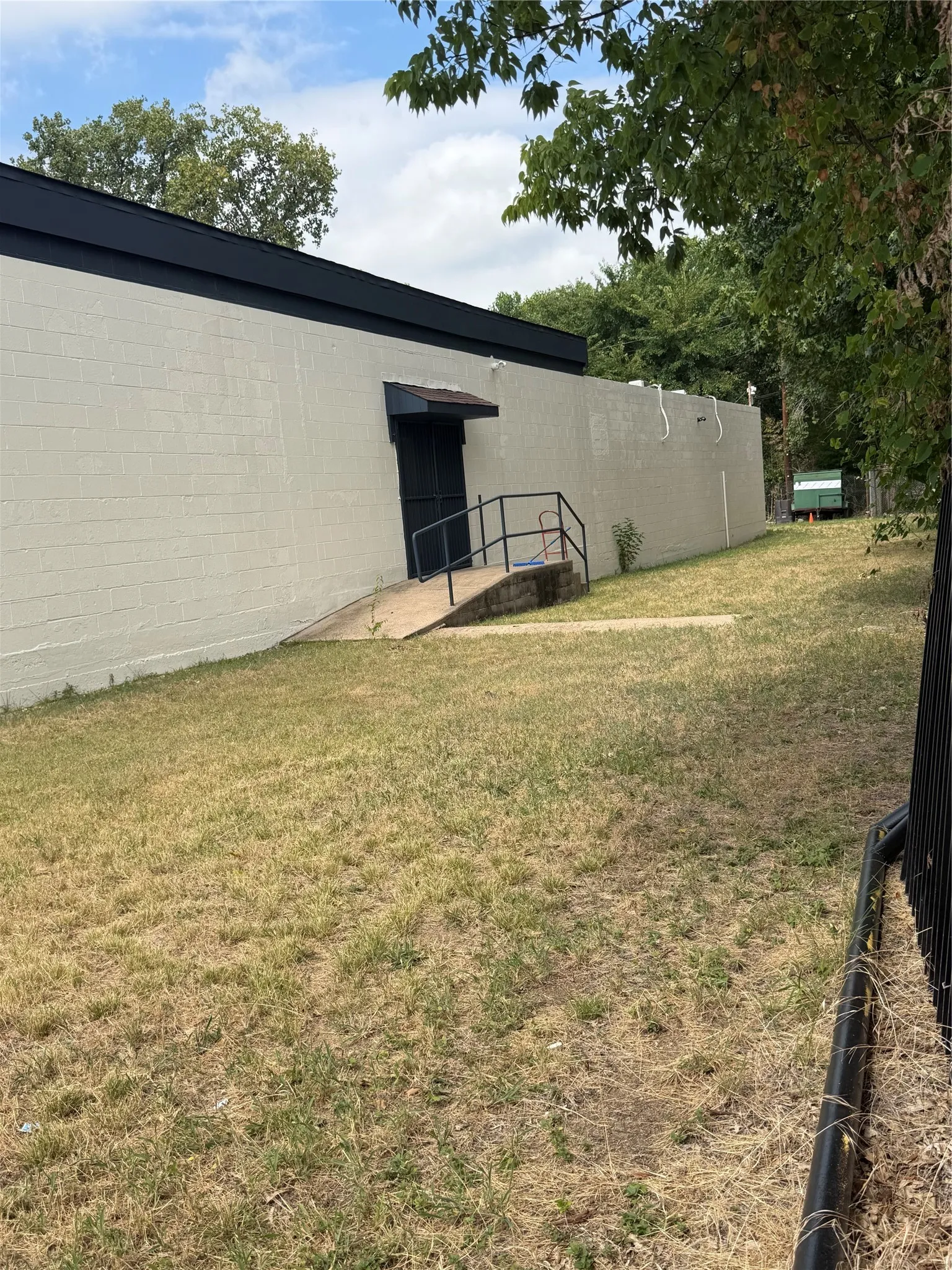 Retail For Sale in Dallas County , 2211 Lamont Avenue, Dallas, Texas 75216, 0, 0, Garage spaces, 0 Sqft, built in 1965, mls#21339141, Real Estate Agent in Dallas, Homes For Sale in Dallas county, Homes For Sale in Dallas, Realtor in Dallas Texas, Real Estate Brokerage Independent Realty Texas, Luminita Cordes Realtor
