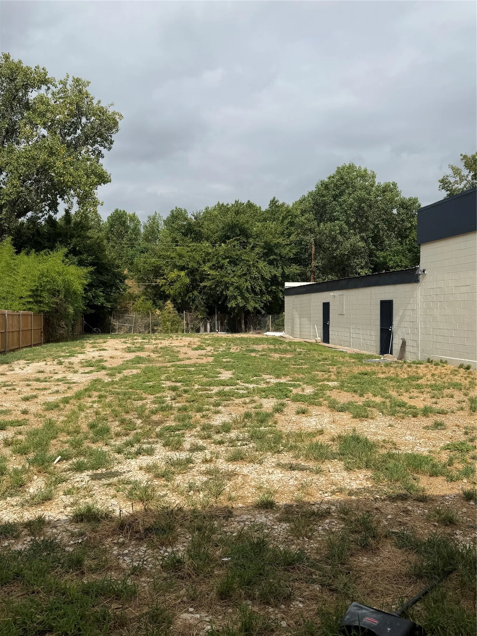 Retail For Sale in Dallas County , 2211 Lamont Avenue, Dallas, Texas 75216, 0, 0, Garage spaces, 0 Sqft, built in 1965, mls#21339141, Real Estate Agent in Dallas, Homes For Sale in Dallas county, Homes For Sale in Dallas, Realtor in Dallas Texas, Real Estate Brokerage Independent Realty Texas, Luminita Cordes Realtor
