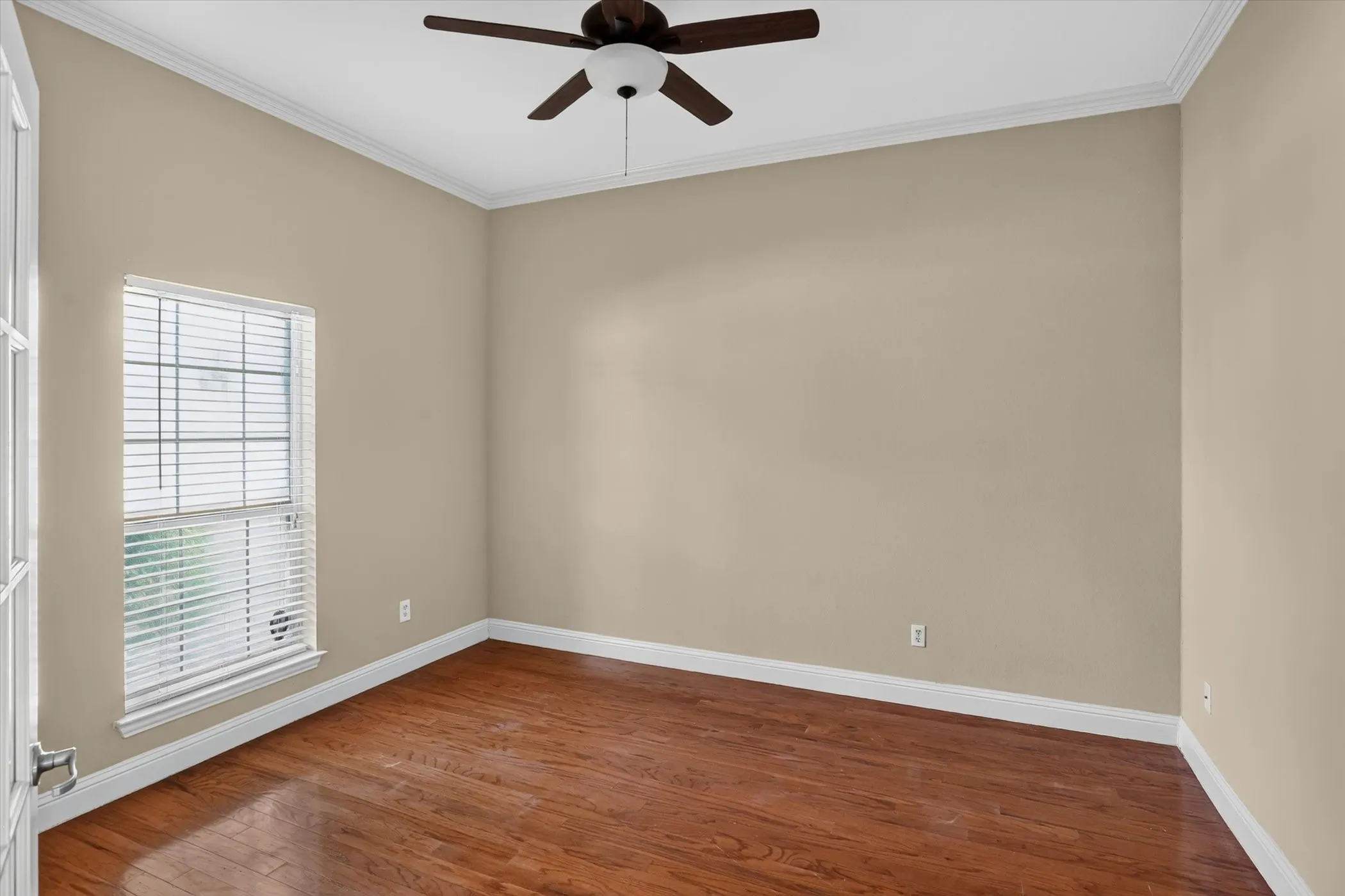 Single Family Residence For Sale in Tarrant County , 4401 Genesis Court, Mansfield, Texas 76063, 5 Bedroom, 3 Bathroom, 2 Garage spaces, 3,727 Sqft, built in 2006, mls#21342054, Real Estate Agent in Mansfield, Homes For Sale in Tarrant county, Homes For Sale in Mansfield, Realtor in Mansfield Texas, Real Estate Brokerage Independent Realty Texas, Luminita Cordes Realtor