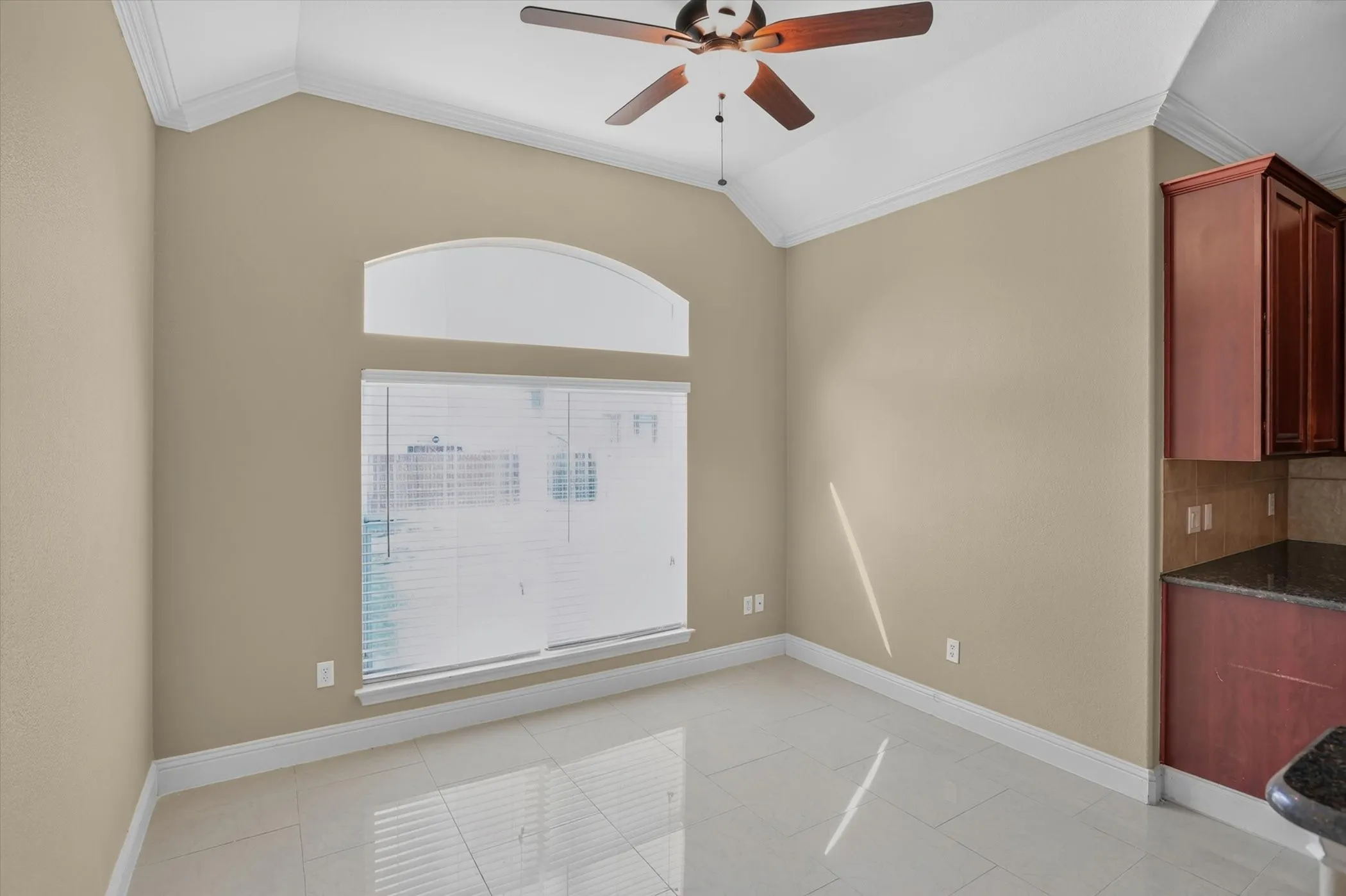 Single Family Residence For Sale in Tarrant County , 4401 Genesis Court, Mansfield, Texas 76063, 5 Bedroom, 3 Bathroom, 2 Garage spaces, 3,727 Sqft, built in 2006, mls#21342054, Real Estate Agent in Mansfield, Homes For Sale in Tarrant county, Homes For Sale in Mansfield, Realtor in Mansfield Texas, Real Estate Brokerage Independent Realty Texas, Luminita Cordes Realtor