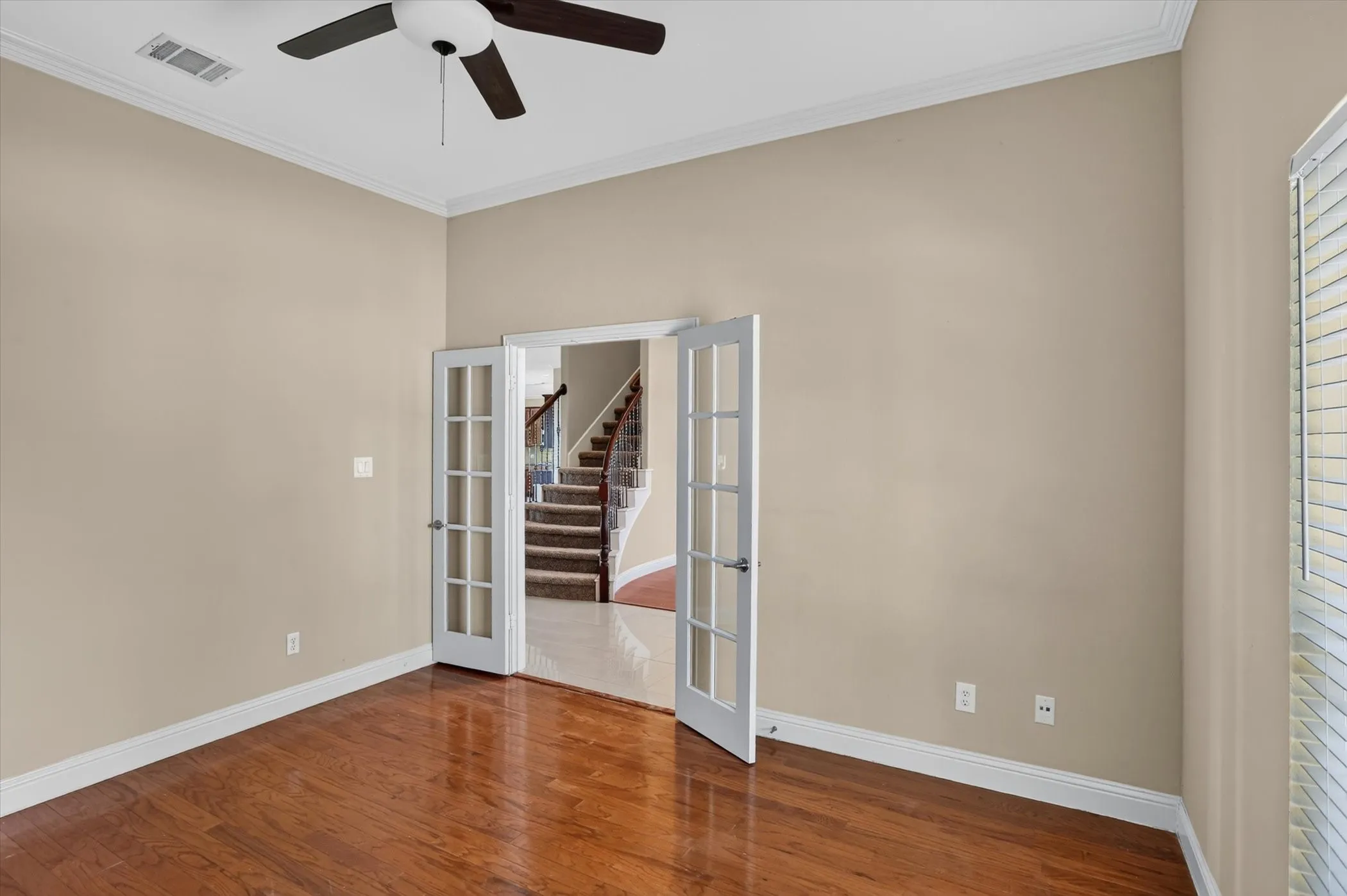 Single Family Residence For Sale in Tarrant County , 4401 Genesis Court, Mansfield, Texas 76063, 5 Bedroom, 3 Bathroom, 2 Garage spaces, 3,727 Sqft, built in 2006, mls#21342054, Real Estate Agent in Mansfield, Homes For Sale in Tarrant county, Homes For Sale in Mansfield, Realtor in Mansfield Texas, Real Estate Brokerage Independent Realty Texas, Luminita Cordes Realtor