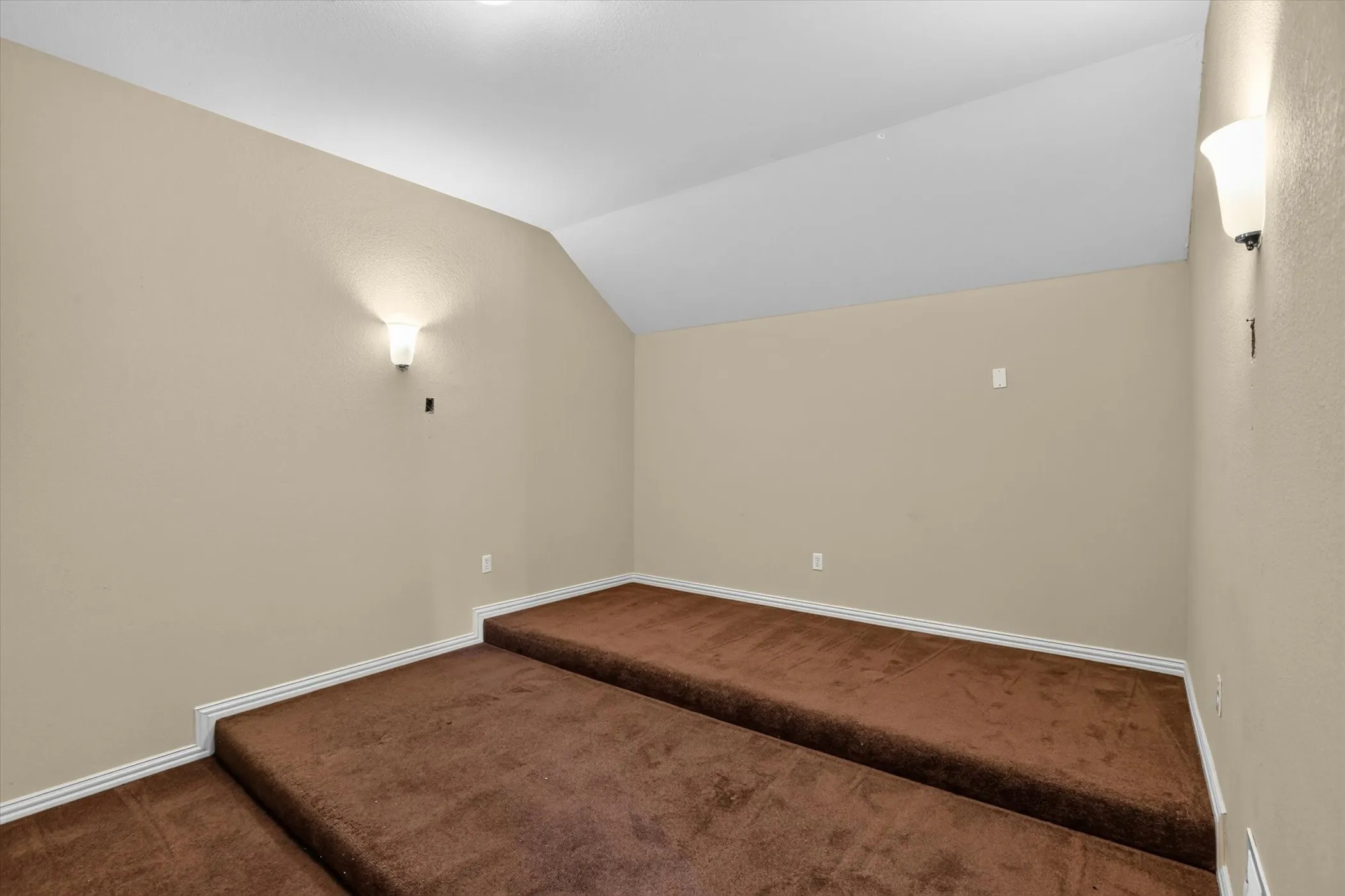 Single Family Residence For Sale in Tarrant County , 4401 Genesis Court, Mansfield, Texas 76063, 5 Bedroom, 3 Bathroom, 2 Garage spaces, 3,727 Sqft, built in 2006, mls#21342054, Real Estate Agent in Mansfield, Homes For Sale in Tarrant county, Homes For Sale in Mansfield, Realtor in Mansfield Texas, Real Estate Brokerage Independent Realty Texas, Luminita Cordes Realtor