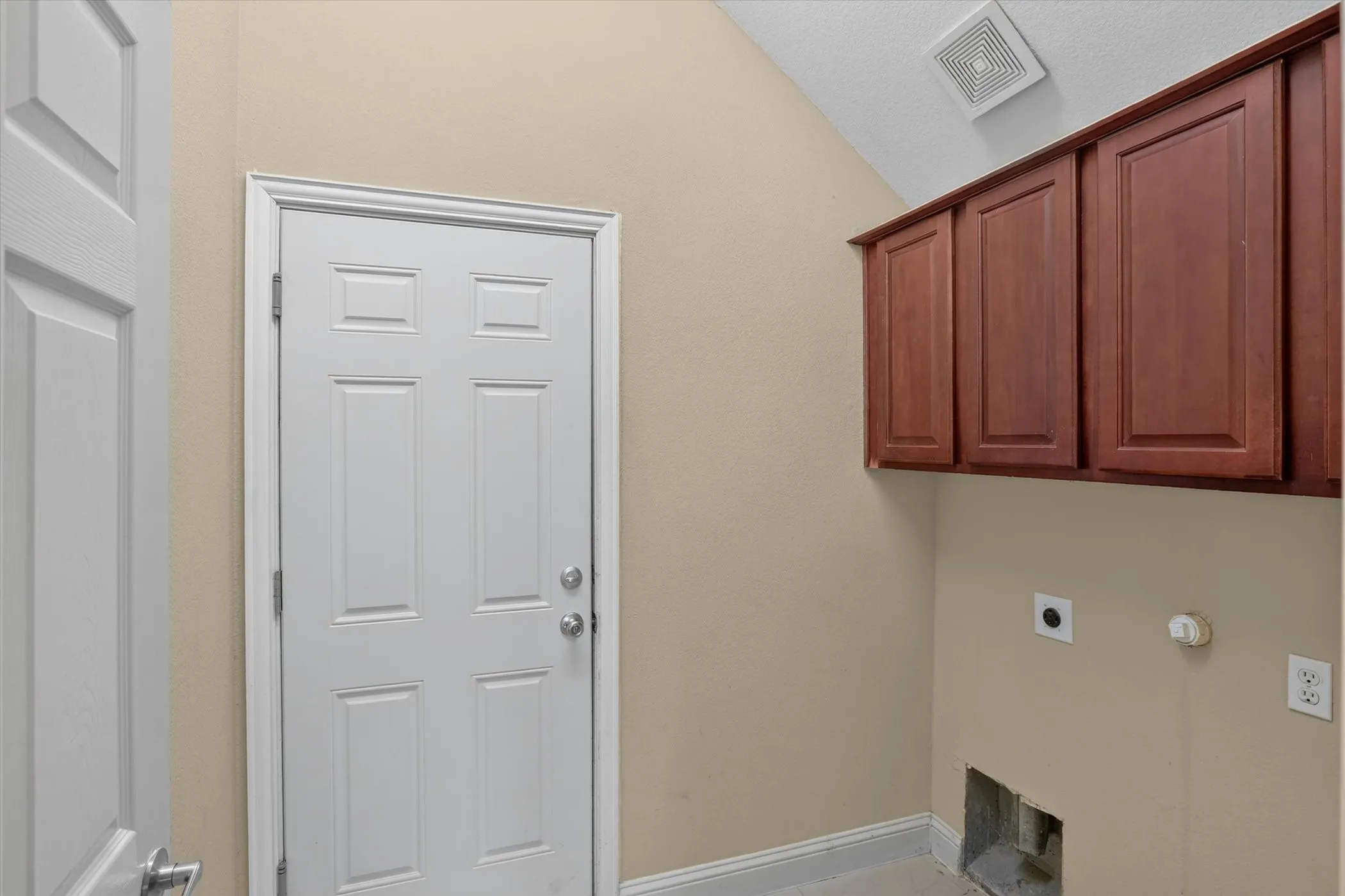 Single Family Residence For Sale in Tarrant County , 4401 Genesis Court, Mansfield, Texas 76063, 5 Bedroom, 3 Bathroom, 2 Garage spaces, 3,727 Sqft, built in 2006, mls#21342054, Real Estate Agent in Mansfield, Homes For Sale in Tarrant county, Homes For Sale in Mansfield, Realtor in Mansfield Texas, Real Estate Brokerage Independent Realty Texas, Luminita Cordes Realtor