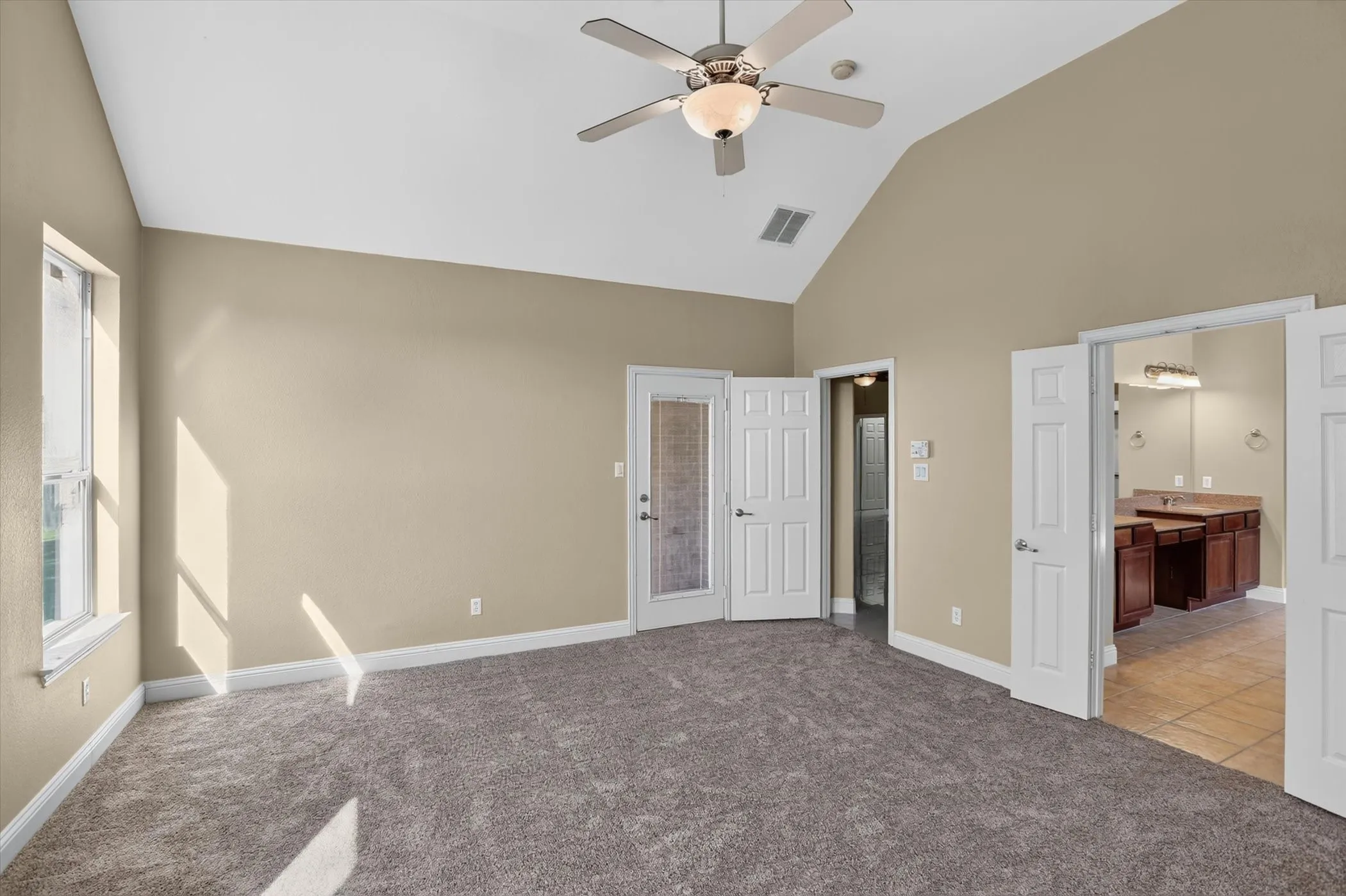 Single Family Residence For Sale in Tarrant County , 4401 Genesis Court, Mansfield, Texas 76063, 5 Bedroom, 3 Bathroom, 2 Garage spaces, 3,727 Sqft, built in 2006, mls#21342054, Real Estate Agent in Mansfield, Homes For Sale in Tarrant county, Homes For Sale in Mansfield, Realtor in Mansfield Texas, Real Estate Brokerage Independent Realty Texas, Luminita Cordes Realtor