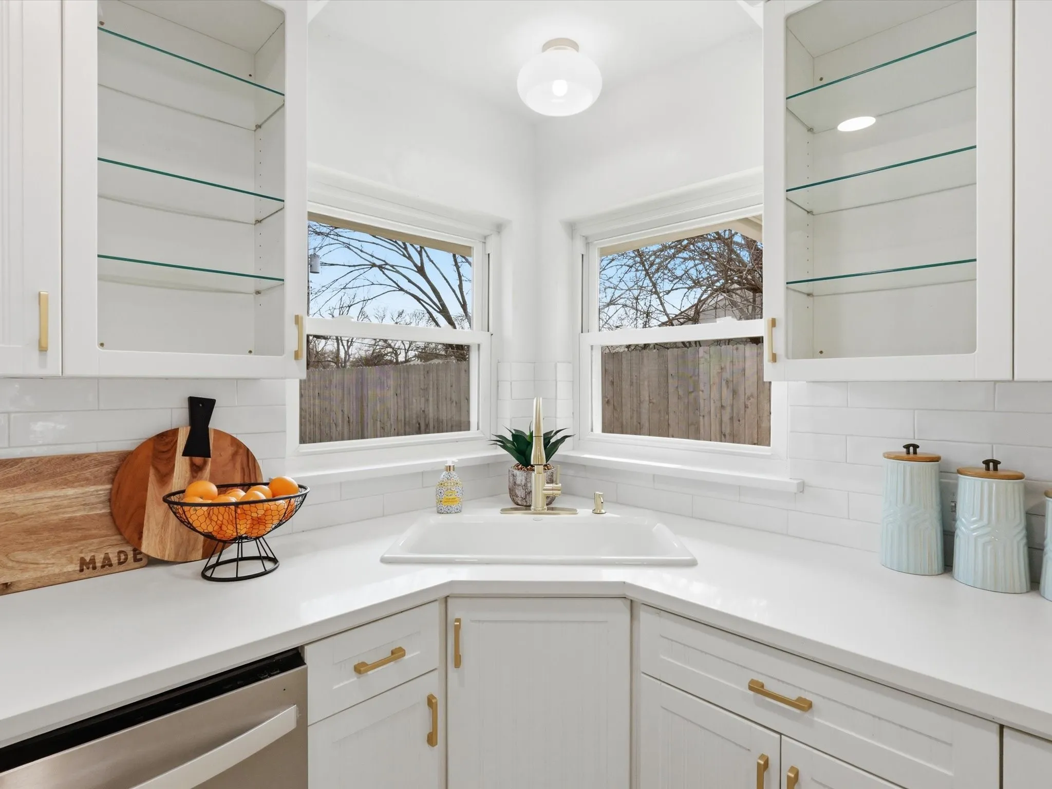 Single Family Residence For Sale in Dallas County , 10322 Pinecrest Drive, Dallas, Texas 75228, 4 Bedroom, 2 Bathroom, 2 Garage spaces, 1,412 Sqft, built in 1951, mls#21342055, Real Estate Agent in Dallas, Homes For Sale in Dallas county, Homes For Sale in Dallas, Realtor in Dallas Texas, Real Estate Brokerage Independent Realty Texas, Luminita Cordes Realtor