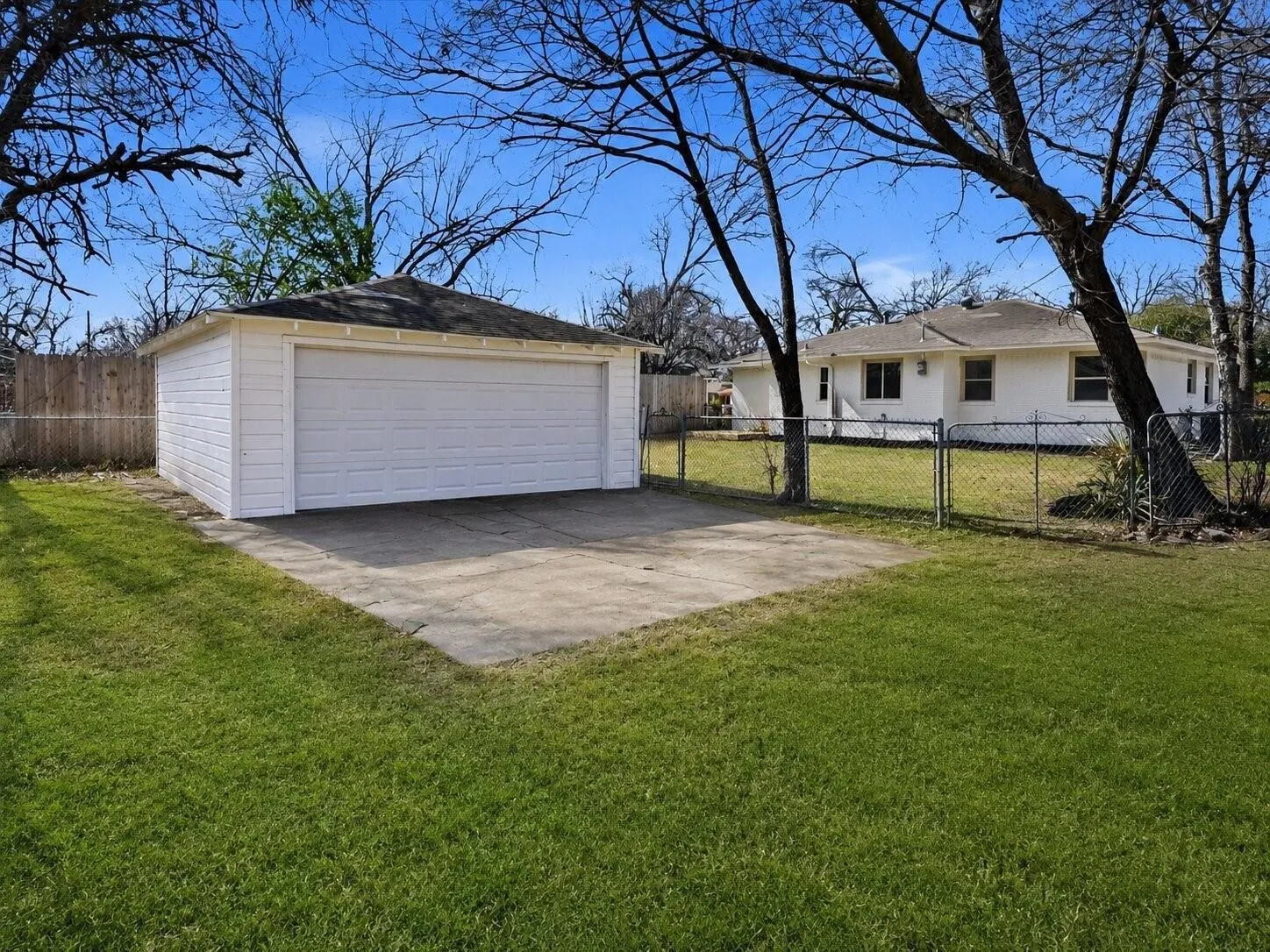 Single Family Residence For Sale in Dallas County , 10322 Pinecrest Drive, Dallas, Texas 75228, 4 Bedroom, 2 Bathroom, 2 Garage spaces, 1,412 Sqft, built in 1951, mls#21342055, Real Estate Agent in Dallas, Homes For Sale in Dallas county, Homes For Sale in Dallas, Realtor in Dallas Texas, Real Estate Brokerage Independent Realty Texas, Luminita Cordes Realtor