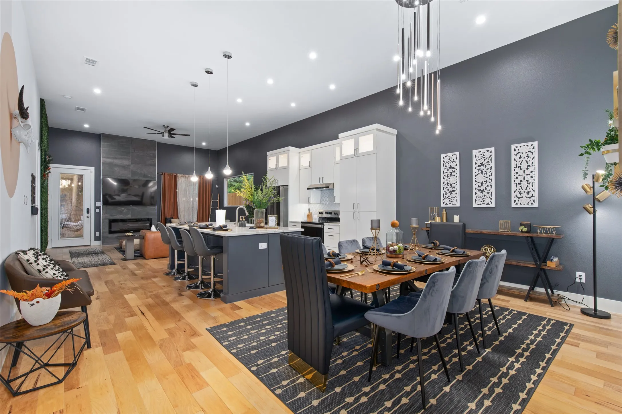 Single Family Residence For Sale in Dallas County , 3615 Mcbroom Street, Dallas, Texas 75212, 5 Bedrooms, 3 Bathrooms, Garage spaces, 2,195 Sqft, built in 2021, Price $469,990, mls#21341803, Real Estate Agent in Dallas, Homes For Sale in Dallas county, Homes For Sale in Dallas, Realtor in Dallas Texas, Real Estate Brokerage Independent Realty Texas, Luminita Cordes Realtor