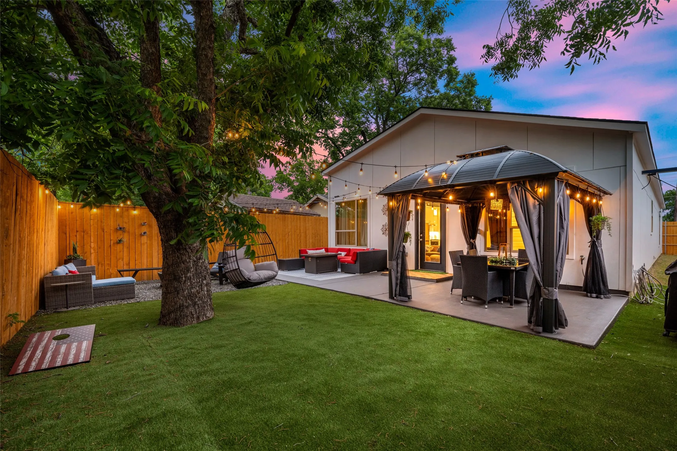 Single Family Residence For Sale in Dallas County , 3615 Mcbroom Street, Dallas, Texas 75212, 5 Bedrooms, 3 Bathrooms, Garage spaces, 2,195 Sqft, built in 2021, Price $469,990, mls#21341803, Real Estate Agent in Dallas, Homes For Sale in Dallas county, Homes For Sale in Dallas, Realtor in Dallas Texas, Real Estate Brokerage Independent Realty Texas, Luminita Cordes Realtor