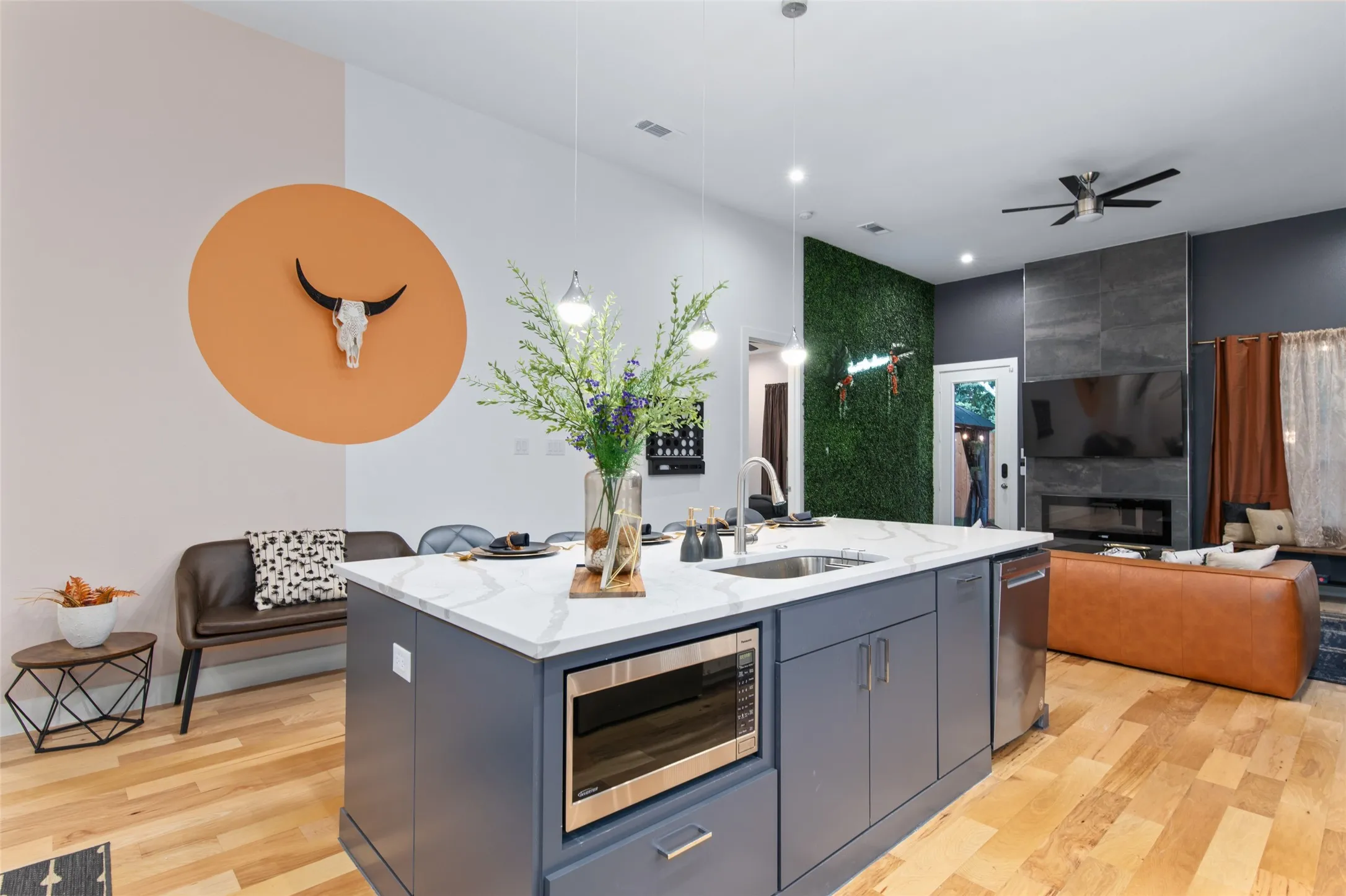 Single Family Residence For Sale in Dallas County , 3615 Mcbroom Street, Dallas, Texas 75212, 5 Bedrooms, 3 Bathrooms, Garage spaces, 2,195 Sqft, built in 2021, Price $469,990, mls#21341803, Real Estate Agent in Dallas, Homes For Sale in Dallas county, Homes For Sale in Dallas, Realtor in Dallas Texas, Real Estate Brokerage Independent Realty Texas, Luminita Cordes Realtor
