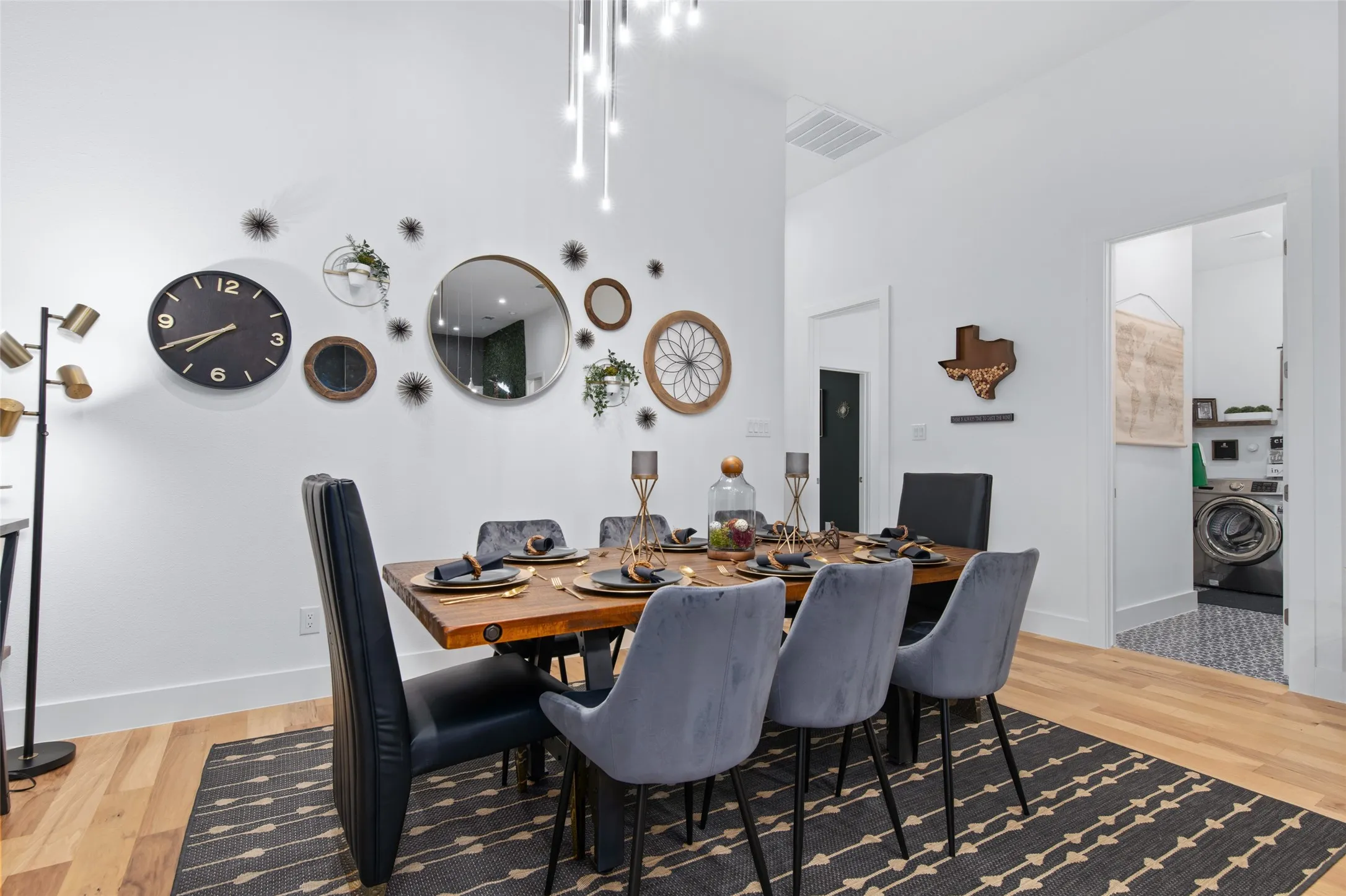 Single Family Residence For Sale in Dallas County , 3615 Mcbroom Street, Dallas, Texas 75212, 5 Bedrooms, 3 Bathrooms, Garage spaces, 2,195 Sqft, built in 2021, Price $469,990, mls#21341803, Real Estate Agent in Dallas, Homes For Sale in Dallas county, Homes For Sale in Dallas, Realtor in Dallas Texas, Real Estate Brokerage Independent Realty Texas, Luminita Cordes Realtor