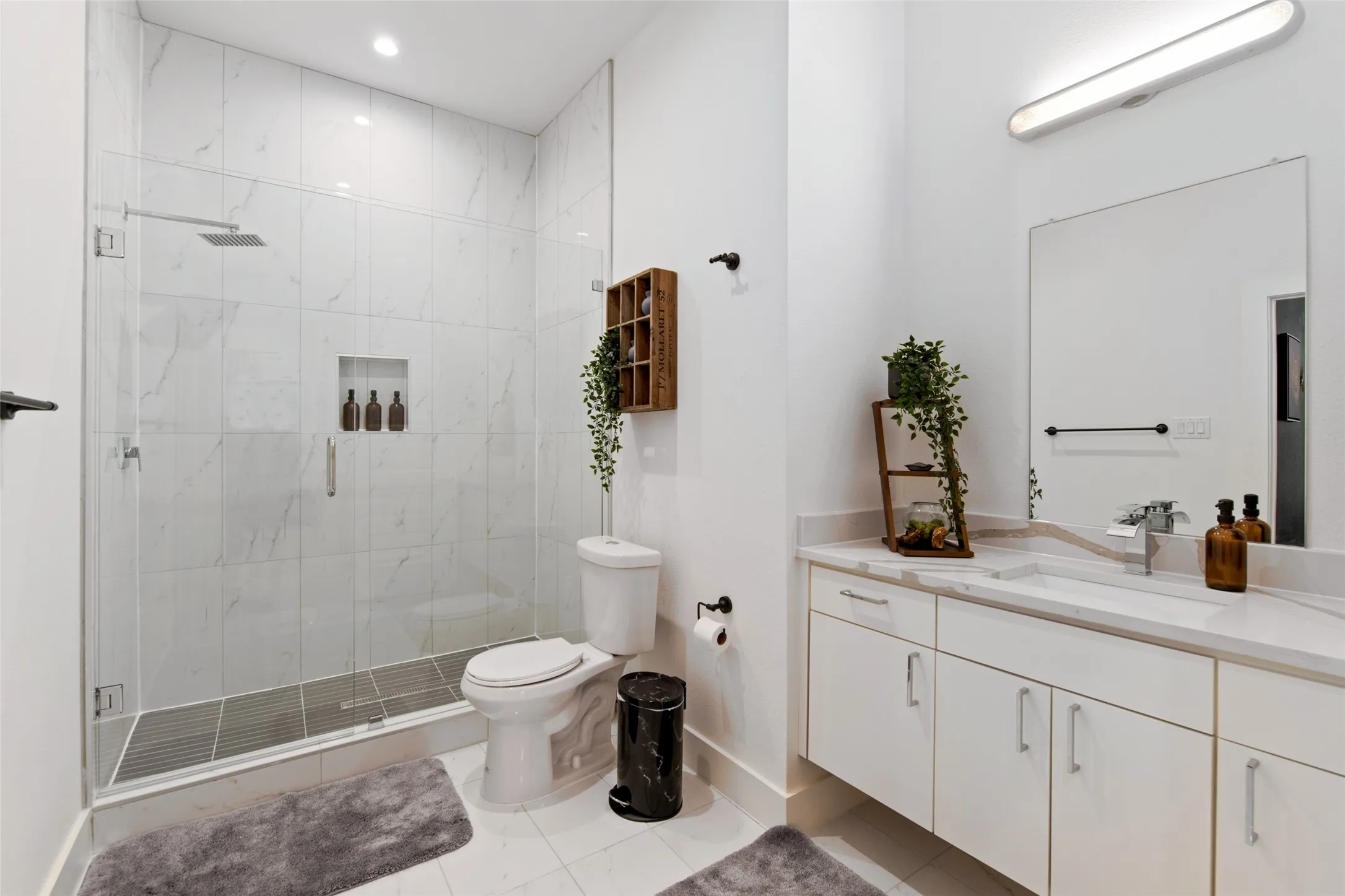 Single Family Residence For Sale in Dallas County , 3615 Mcbroom Street, Dallas, Texas 75212, 5 Bedrooms, 3 Bathrooms, Garage spaces, 2,195 Sqft, built in 2021, Price $469,990, mls#21341803, Real Estate Agent in Dallas, Homes For Sale in Dallas county, Homes For Sale in Dallas, Realtor in Dallas Texas, Real Estate Brokerage Independent Realty Texas, Luminita Cordes Realtor