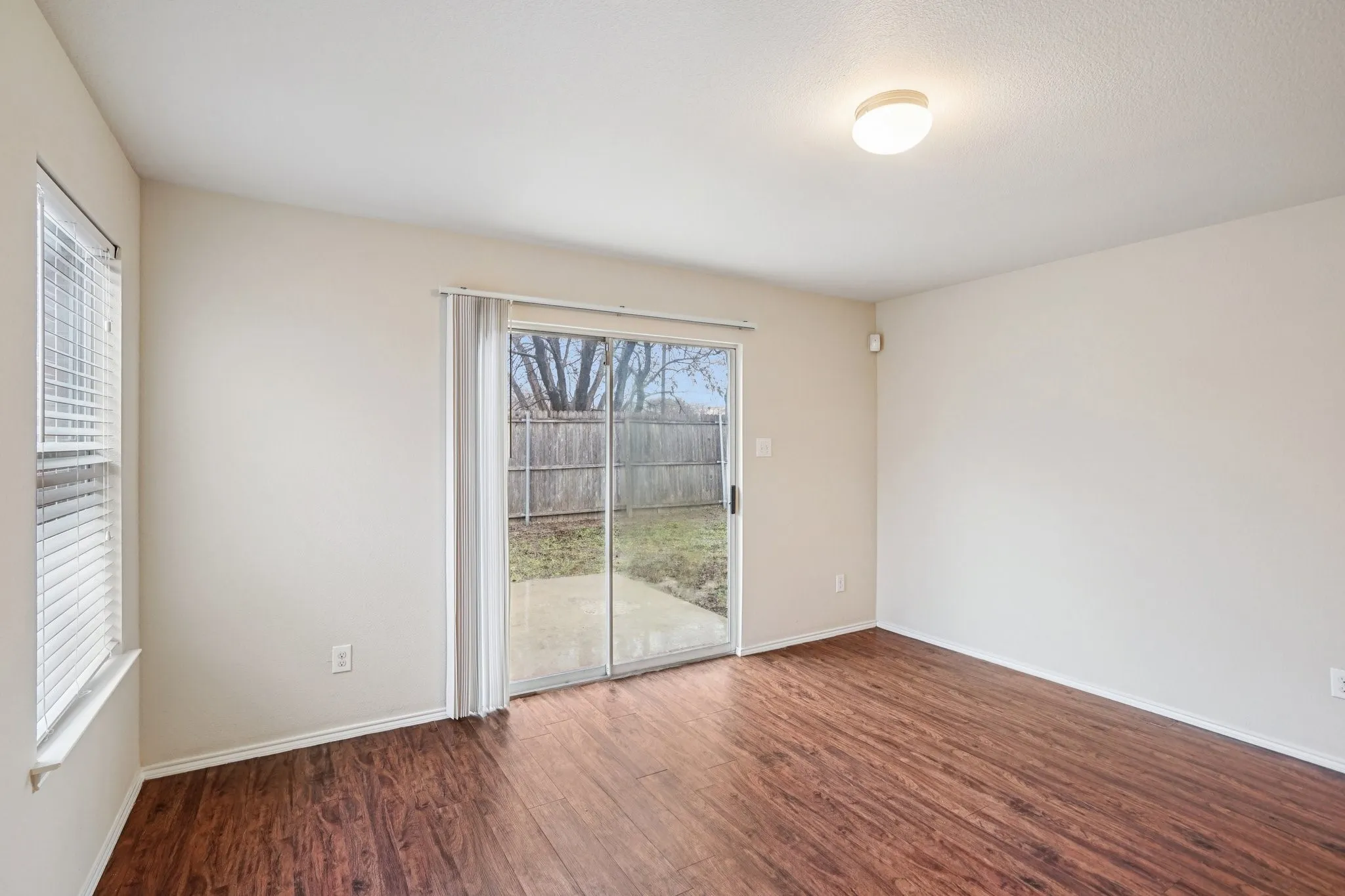 Single Family Residence For Rent in Tarrant County , 9120 Sun Haven Way, Fort Worth, Texas 76244, 3 Bedroom, 2 Bathroom, 2 Garage spaces, 1,810 Sqft, built in 2010, mls#21342072, Real Estate Agent in Fort Worth, Homes For Rent in Tarrant county, Homes For Rent in Fort Worth, Realtor in Fort Worth Texas, Real Estate Brokerage Independent Realty Texas, Luminita Cordes Realtor