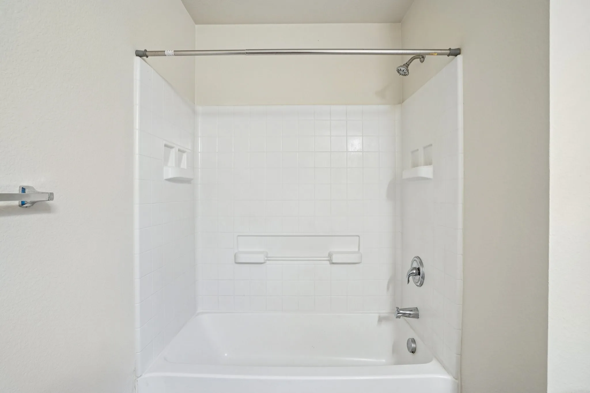 Single Family Residence For Rent in Tarrant County , 9120 Sun Haven Way, Fort Worth, Texas 76244, 3 Bedroom, 2 Bathroom, 2 Garage spaces, 1,810 Sqft, built in 2010, mls#21342072, Real Estate Agent in Fort Worth, Homes For Rent in Tarrant county, Homes For Rent in Fort Worth, Realtor in Fort Worth Texas, Real Estate Brokerage Independent Realty Texas, Luminita Cordes Realtor