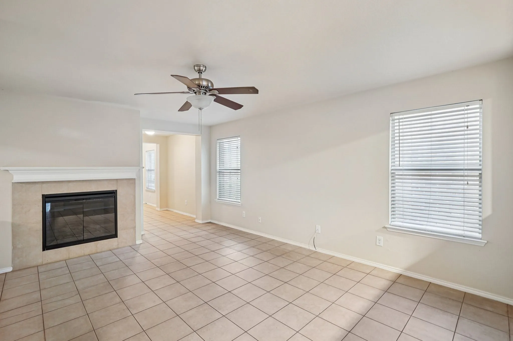 Single Family Residence For Rent in Tarrant County , 9120 Sun Haven Way, Fort Worth, Texas 76244, 3 Bedroom, 2 Bathroom, 2 Garage spaces, 1,810 Sqft, built in 2010, mls#21342072, Real Estate Agent in Fort Worth, Homes For Rent in Tarrant county, Homes For Rent in Fort Worth, Realtor in Fort Worth Texas, Real Estate Brokerage Independent Realty Texas, Luminita Cordes Realtor
