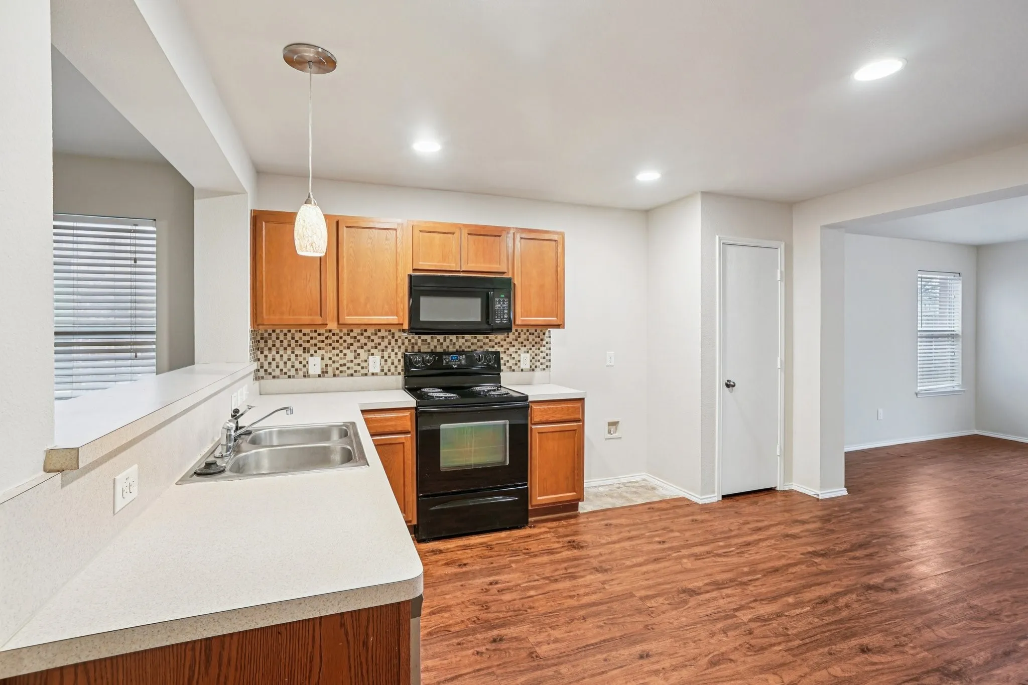 Single Family Residence For Rent in Tarrant County , 9120 Sun Haven Way, Fort Worth, Texas 76244, 3 Bedroom, 2 Bathroom, 2 Garage spaces, 1,810 Sqft, built in 2010, mls#21342072, Real Estate Agent in Fort Worth, Homes For Rent in Tarrant county, Homes For Rent in Fort Worth, Realtor in Fort Worth Texas, Real Estate Brokerage Independent Realty Texas, Luminita Cordes Realtor