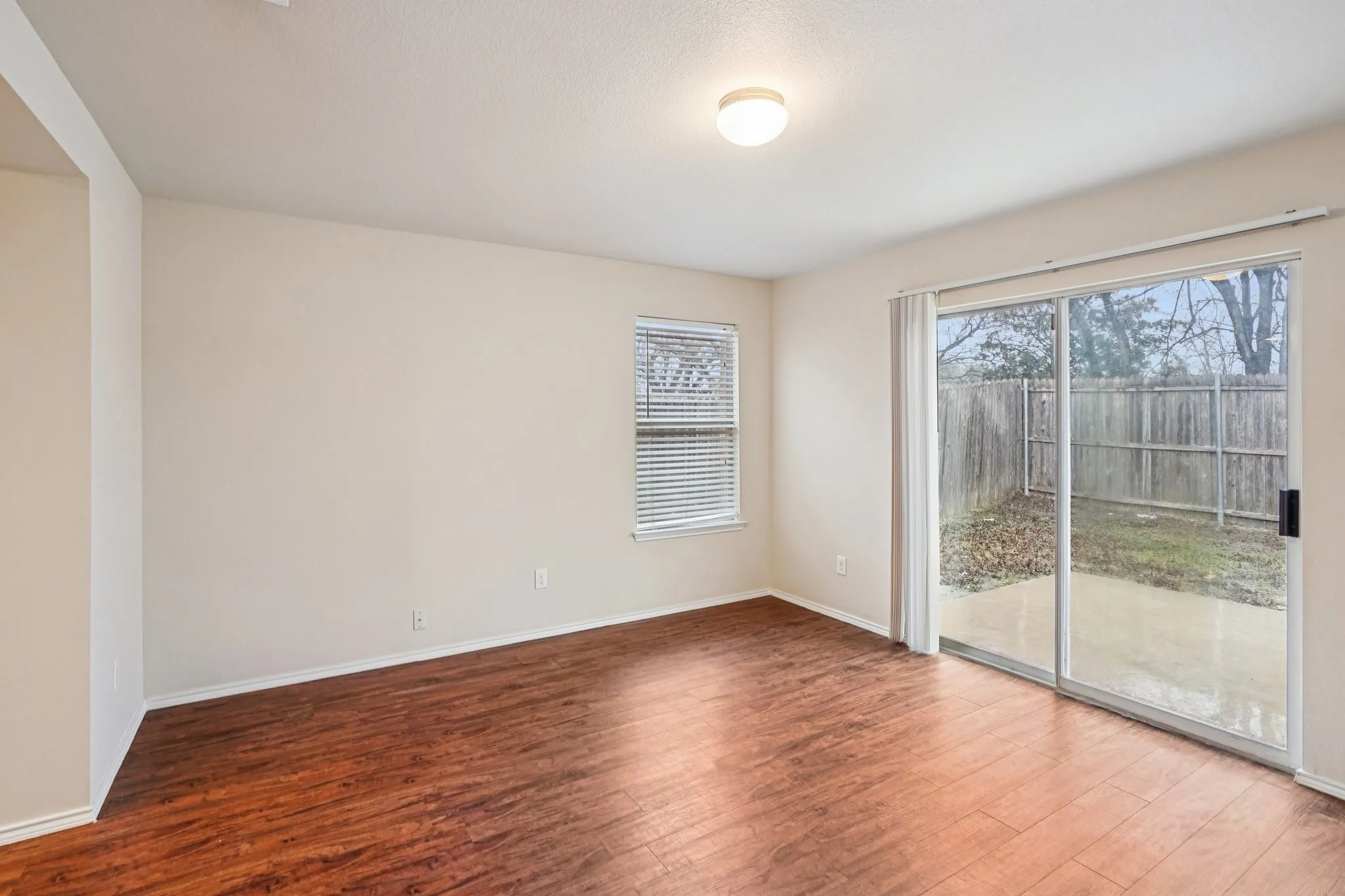 Single Family Residence For Rent in Tarrant County , 9120 Sun Haven Way, Fort Worth, Texas 76244, 3 Bedroom, 2 Bathroom, 2 Garage spaces, 1,810 Sqft, built in 2010, mls#21342072, Real Estate Agent in Fort Worth, Homes For Rent in Tarrant county, Homes For Rent in Fort Worth, Realtor in Fort Worth Texas, Real Estate Brokerage Independent Realty Texas, Luminita Cordes Realtor
