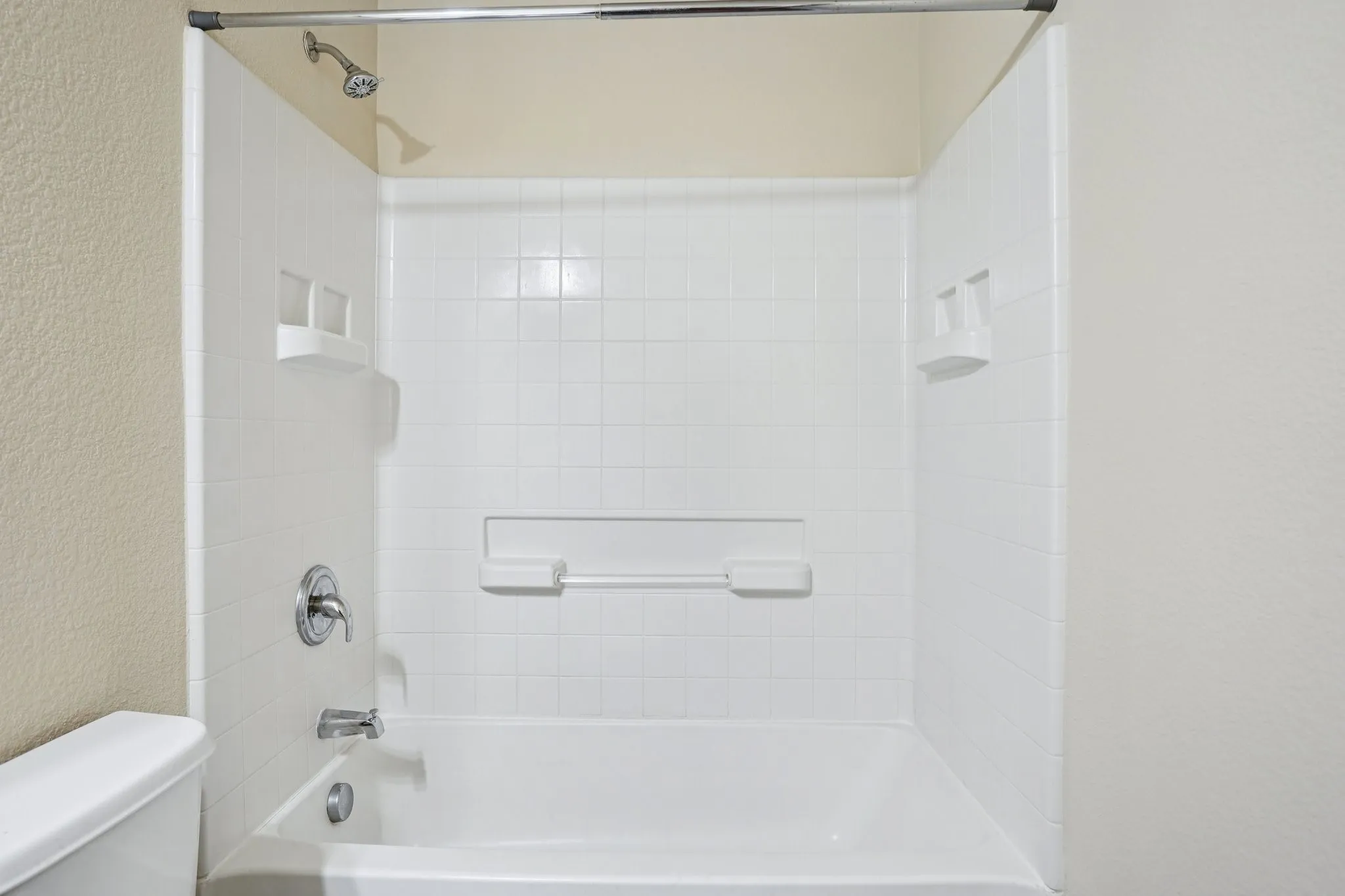 Single Family Residence For Rent in Tarrant County , 9120 Sun Haven Way, Fort Worth, Texas 76244, 3 Bedroom, 2 Bathroom, 2 Garage spaces, 1,810 Sqft, built in 2010, mls#21342072, Real Estate Agent in Fort Worth, Homes For Rent in Tarrant county, Homes For Rent in Fort Worth, Realtor in Fort Worth Texas, Real Estate Brokerage Independent Realty Texas, Luminita Cordes Realtor