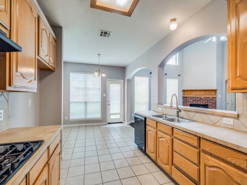 Single Family Residence For Sale in Collin County , 8400 Silverado Trail, Mc Kinney, Texas 75070, 5 Bedroom, 3 Bathroom, 2 Garage spaces, 3,234 Sqft, built in 2006, mls#21342000, Real Estate Agent in Mc Kinney, Homes For Sale in Collin county, Homes For Sale in Mc Kinney, Realtor in Mc Kinney Texas, Real Estate Brokerage Independent Realty Texas, Luminita Cordes Realtor