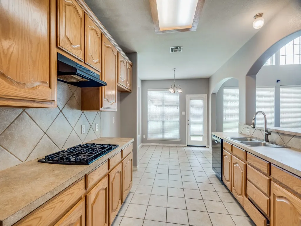 Single Family Residence For Sale in Collin County , 8400 Silverado Trail, Mc Kinney, Texas 75070, 5 Bedroom, 3 Bathroom, 2 Garage spaces, 3,234 Sqft, built in 2006, mls#21342000, Real Estate Agent in Mc Kinney, Homes For Sale in Collin county, Homes For Sale in Mc Kinney, Realtor in Mc Kinney Texas, Real Estate Brokerage Independent Realty Texas, Luminita Cordes Realtor