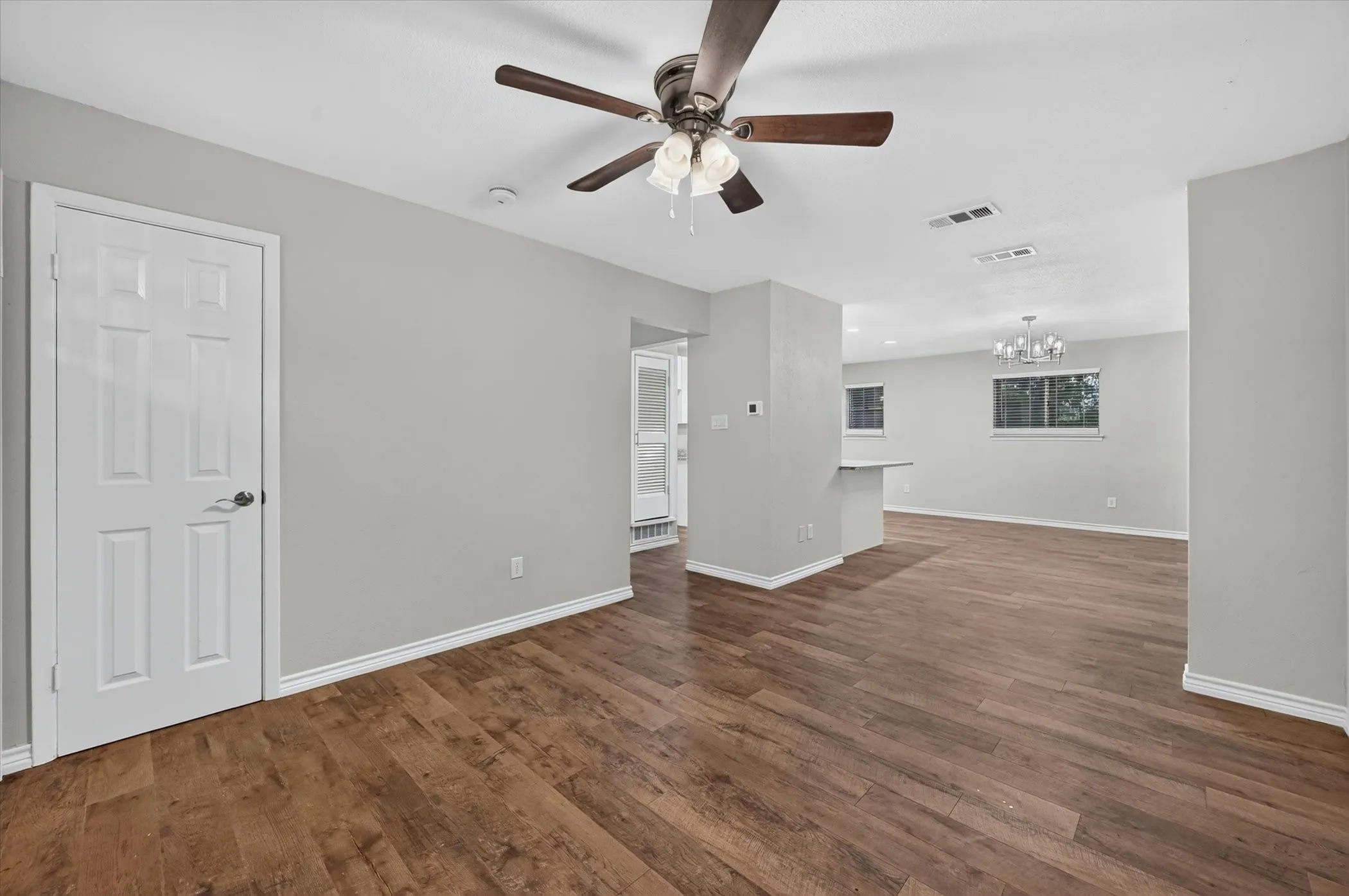 Single Family Residence For Sale in Tarrant County , 3633 Larry Street, Haltom City, Texas 76117, 3 Bedroom, 2 Bathroom, 1 Garage spaces, 1,080 Sqft, built in 1964, mls#21341475, Real Estate Agent in Haltom City, Homes For Sale in Tarrant county, Homes For Sale in Haltom City, Realtor in Haltom City Texas, Real Estate Brokerage Independent Realty Texas, Luminita Cordes Realtor