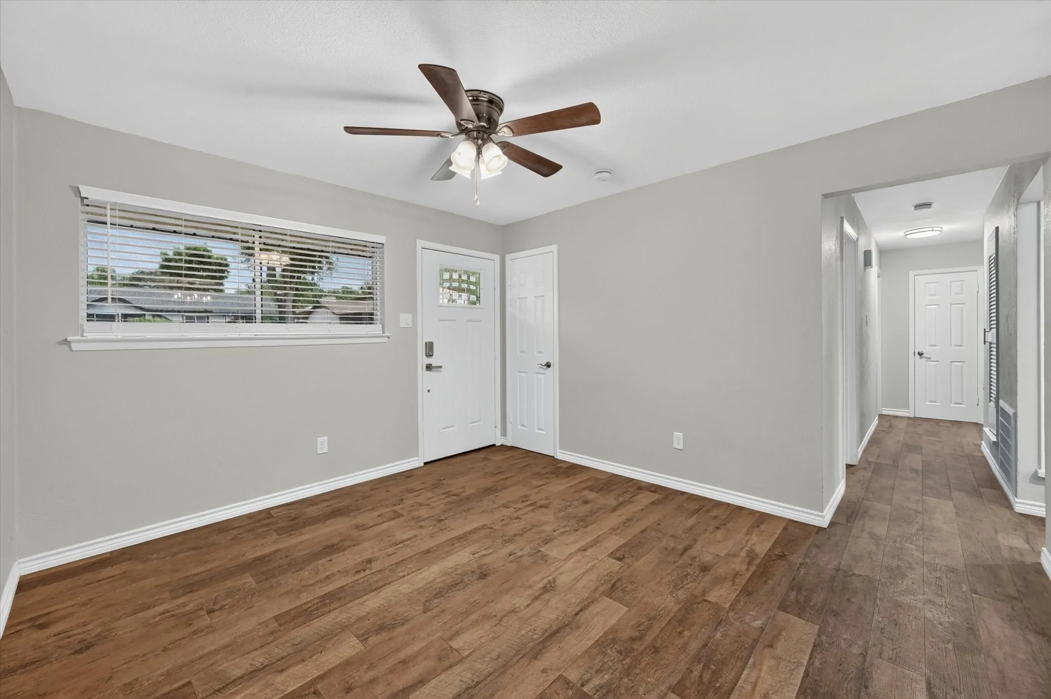 Single Family Residence For Sale in Tarrant County , 3633 Larry Street, Haltom City, Texas 76117, 3 Bedroom, 2 Bathroom, 1 Garage spaces, 1,080 Sqft, built in 1964, mls#21341475, Real Estate Agent in Haltom City, Homes For Sale in Tarrant county, Homes For Sale in Haltom City, Realtor in Haltom City Texas, Real Estate Brokerage Independent Realty Texas, Luminita Cordes Realtor