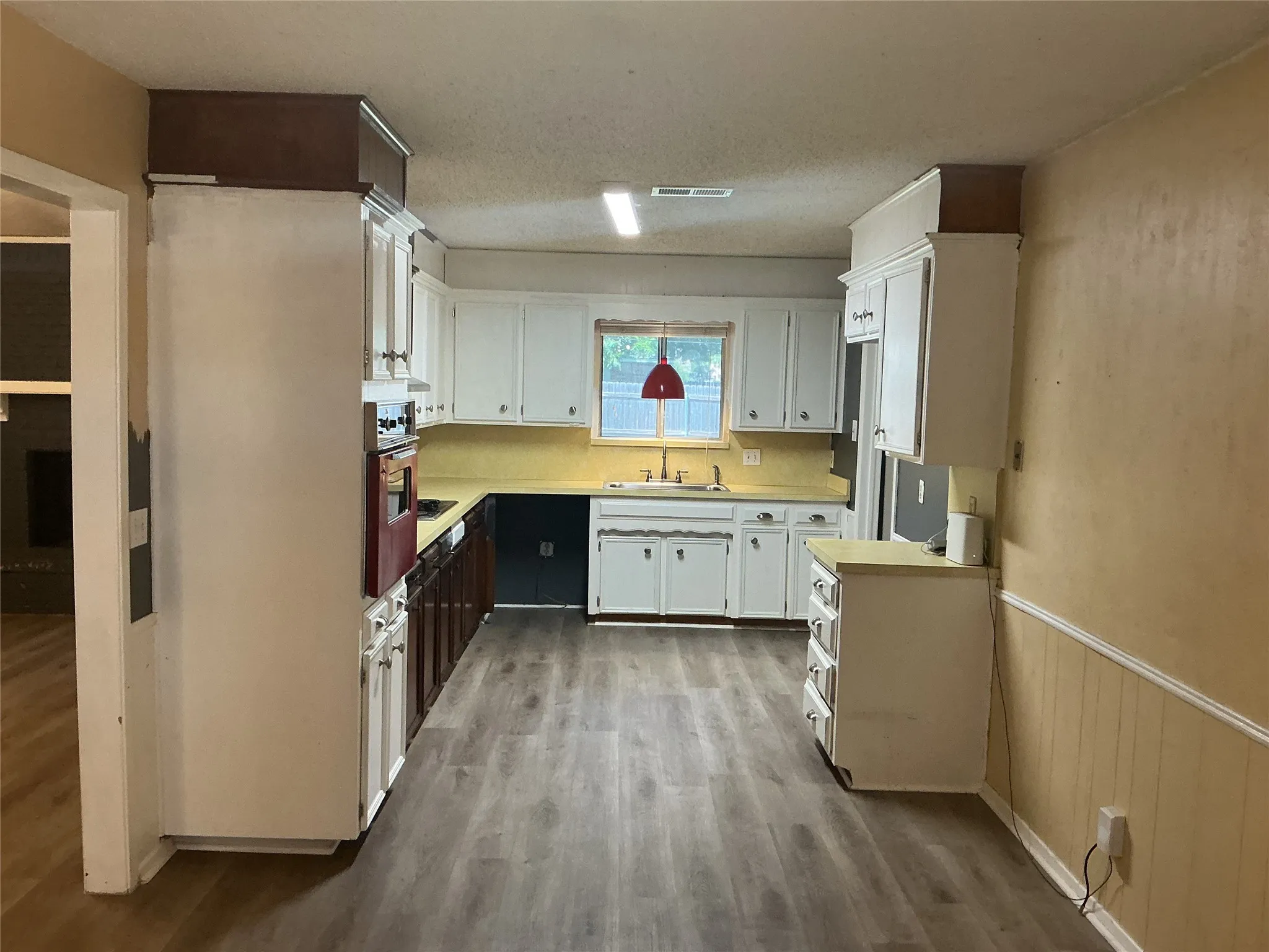 Single Family Residence For Sale in Johnson County , 724 Barbara Lane, Burleson, Texas 76028, 3 Bedroom, 2 Bathroom, 2 Garage spaces, 1,521 Sqft, built in 1976, mls#21342087, Real Estate Agent in Burleson, Homes For Sale in Johnson county, Homes For Sale in Burleson, Realtor in Burleson Texas, Real Estate Brokerage Independent Realty Texas, Luminita Cordes Realtor