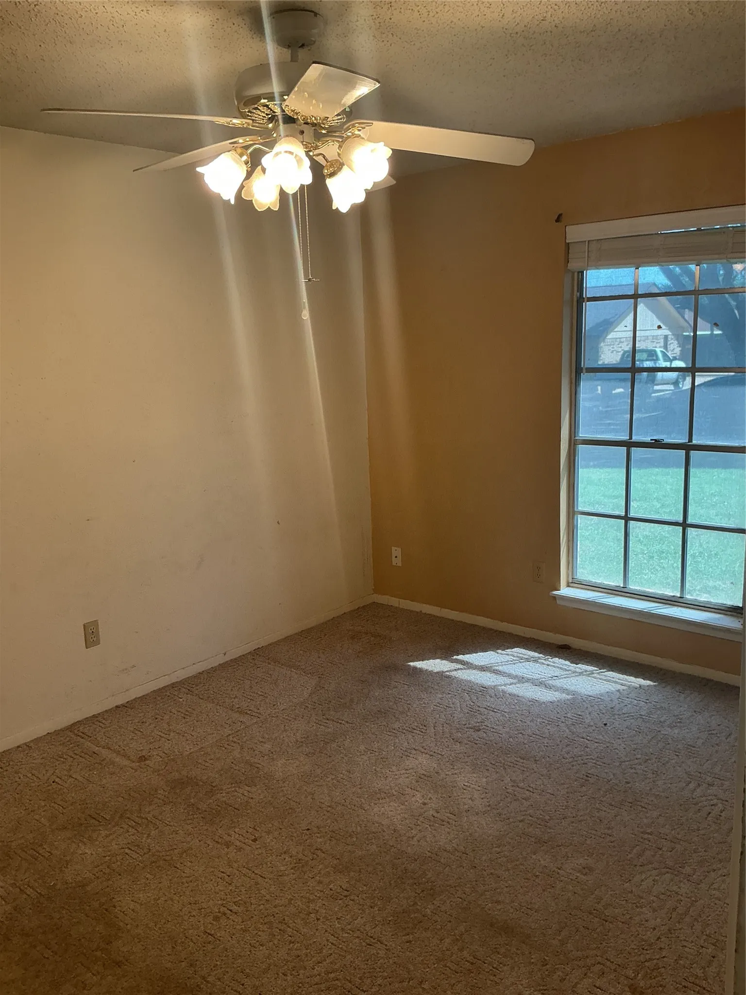 Single Family Residence For Sale in Johnson County , 724 Barbara Lane, Burleson, Texas 76028, 3 Bedroom, 2 Bathroom, 2 Garage spaces, 1,521 Sqft, built in 1976, mls#21342087, Real Estate Agent in Burleson, Homes For Sale in Johnson county, Homes For Sale in Burleson, Realtor in Burleson Texas, Real Estate Brokerage Independent Realty Texas, Luminita Cordes Realtor