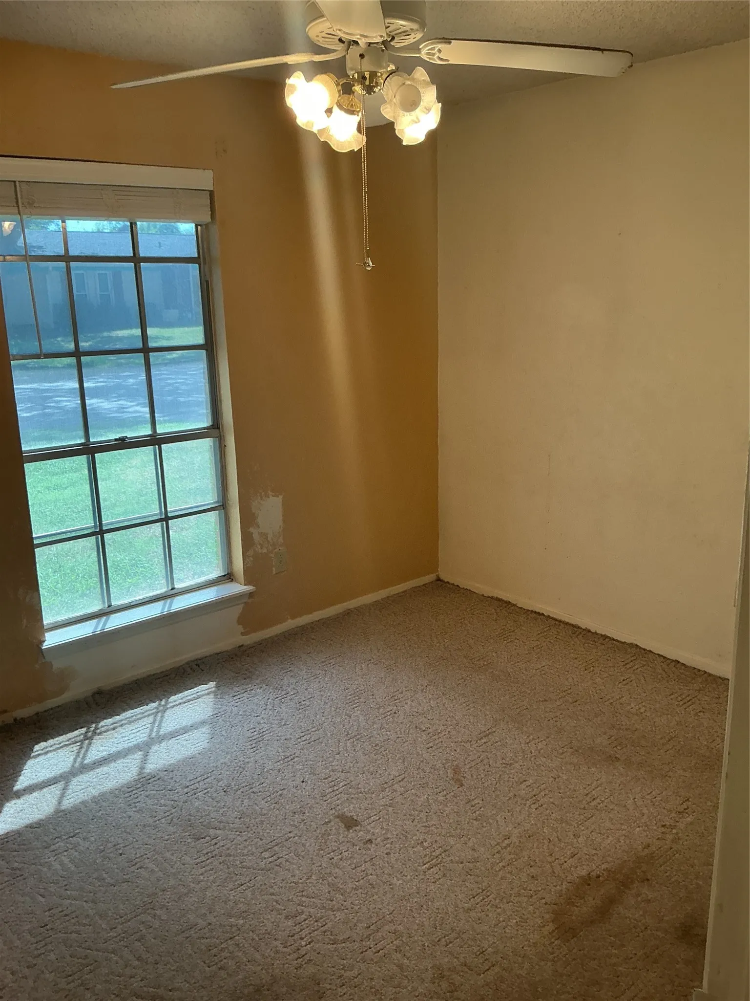 Single Family Residence For Sale in Johnson County , 724 Barbara Lane, Burleson, Texas 76028, 3 Bedroom, 2 Bathroom, 2 Garage spaces, 1,521 Sqft, built in 1976, mls#21342087, Real Estate Agent in Burleson, Homes For Sale in Johnson county, Homes For Sale in Burleson, Realtor in Burleson Texas, Real Estate Brokerage Independent Realty Texas, Luminita Cordes Realtor