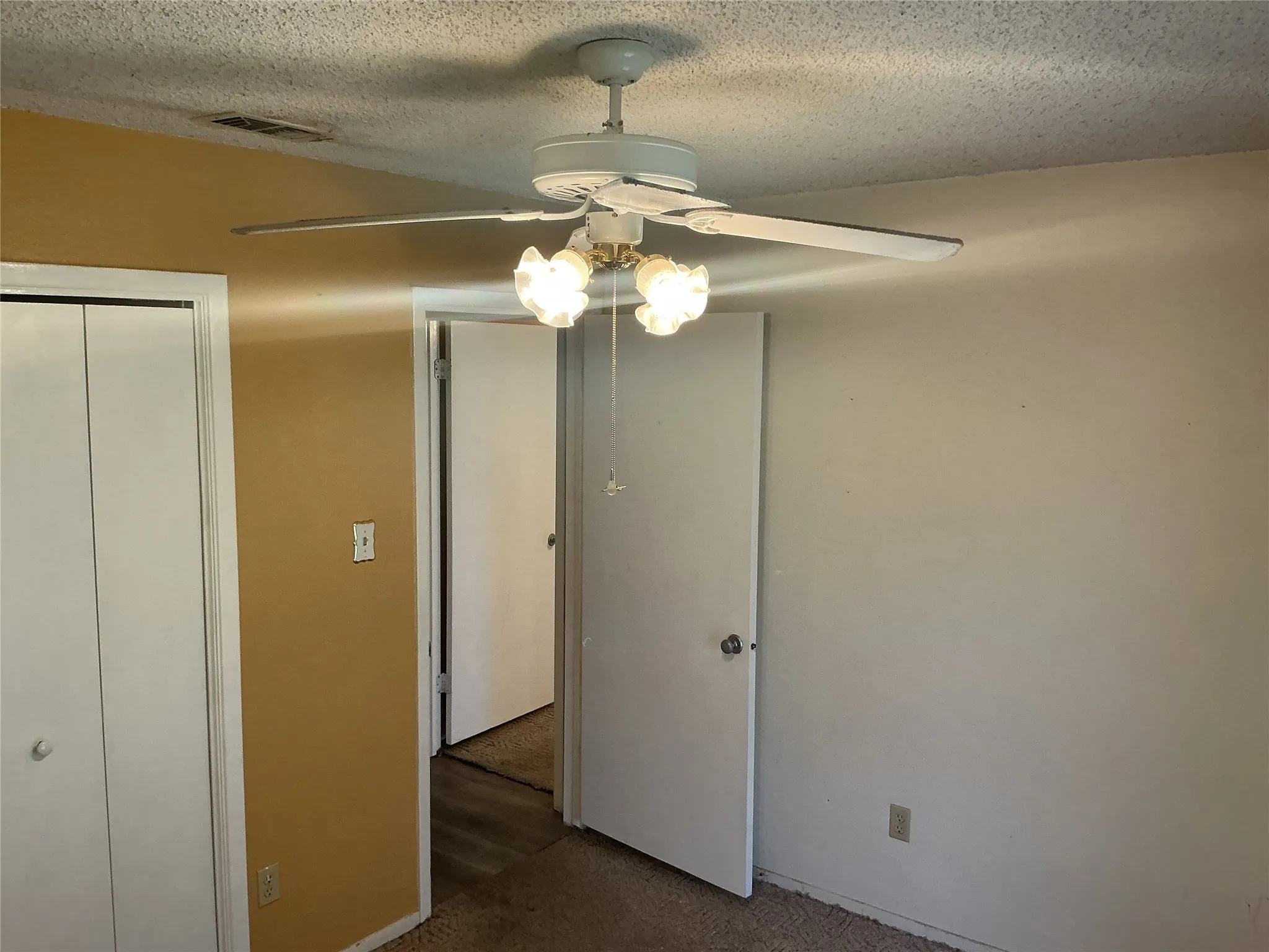 Single Family Residence For Sale in Johnson County , 724 Barbara Lane, Burleson, Texas 76028, 3 Bedroom, 2 Bathroom, 2 Garage spaces, 1,521 Sqft, built in 1976, mls#21342087, Real Estate Agent in Burleson, Homes For Sale in Johnson county, Homes For Sale in Burleson, Realtor in Burleson Texas, Real Estate Brokerage Independent Realty Texas, Luminita Cordes Realtor
