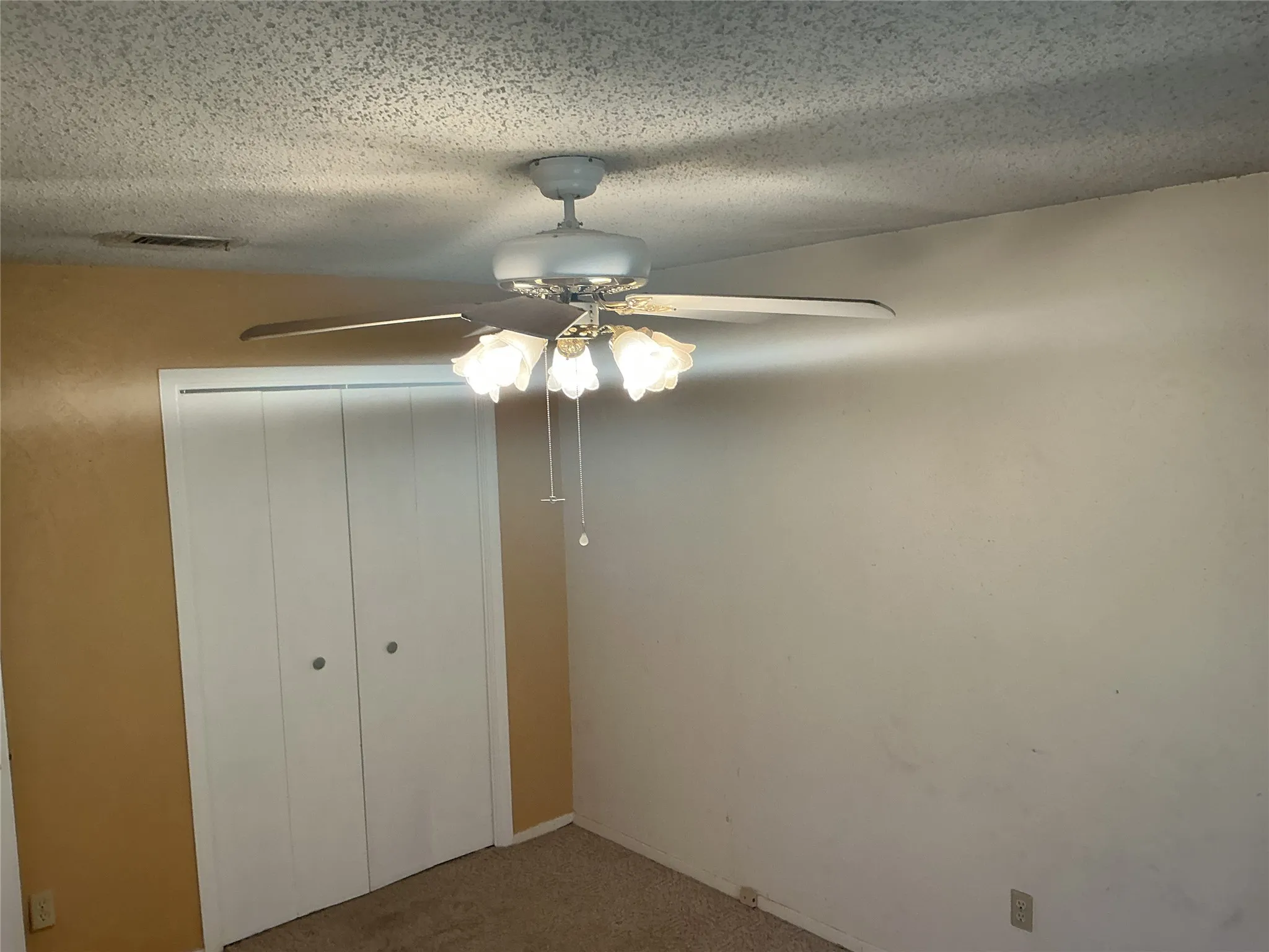 Single Family Residence For Sale in Johnson County , 724 Barbara Lane, Burleson, Texas 76028, 3 Bedroom, 2 Bathroom, 2 Garage spaces, 1,521 Sqft, built in 1976, mls#21342087, Real Estate Agent in Burleson, Homes For Sale in Johnson county, Homes For Sale in Burleson, Realtor in Burleson Texas, Real Estate Brokerage Independent Realty Texas, Luminita Cordes Realtor