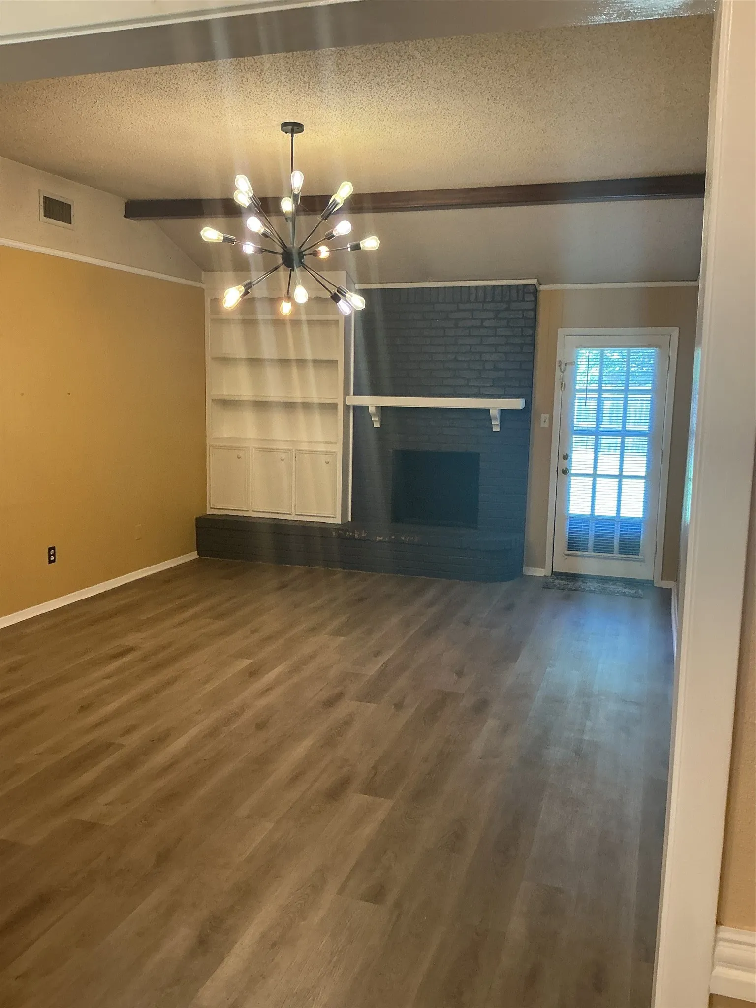 Single Family Residence For Sale in Johnson County , 724 Barbara Lane, Burleson, Texas 76028, 3 Bedroom, 2 Bathroom, 2 Garage spaces, 1,521 Sqft, built in 1976, mls#21342087, Real Estate Agent in Burleson, Homes For Sale in Johnson county, Homes For Sale in Burleson, Realtor in Burleson Texas, Real Estate Brokerage Independent Realty Texas, Luminita Cordes Realtor