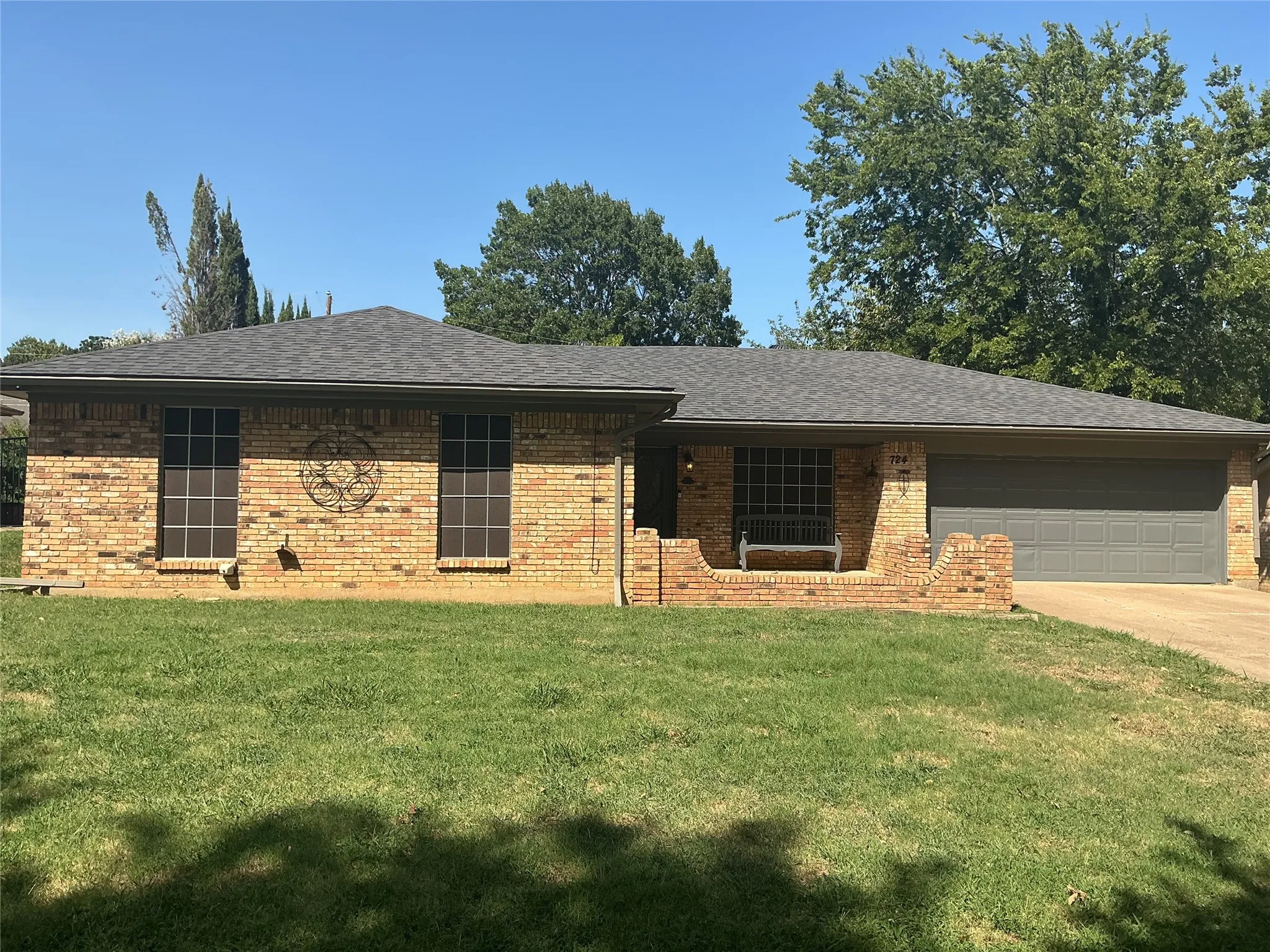 Single Family Residence For Sale in Johnson County , 724 Barbara Lane, Burleson, Texas 76028, 3 Bedroom, 2 Bathroom, 2 Garage spaces, 1,521 Sqft, built in 1976, mls#21342087, Real Estate Agent in Burleson, Homes For Sale in Johnson county, Homes For Sale in Burleson, Realtor in Burleson Texas, Real Estate Brokerage Independent Realty Texas, Luminita Cordes Realtor