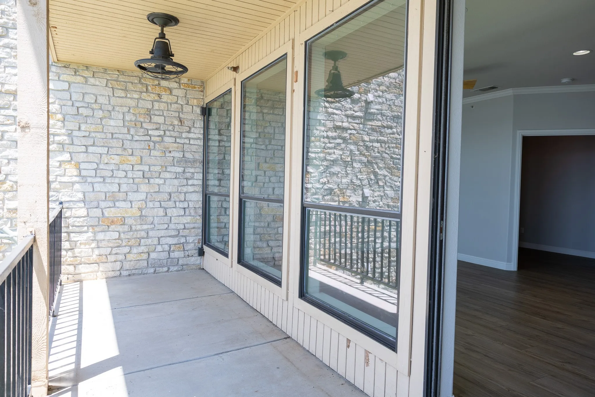 Condominium For Sale in Hood County , 401 E Pearl Street 2202, Granbury, Texas 76048, 3 Bedroom, 2 Bathroom, Garage spaces, 1,280 Sqft, built in 2012, mls#21341442, Real Estate Agent in Granbury, Homes For Sale in Hood county, Homes For Sale in Granbury, Realtor in Granbury Texas, Real Estate Brokerage Independent Realty Texas, Luminita Cordes Realtor