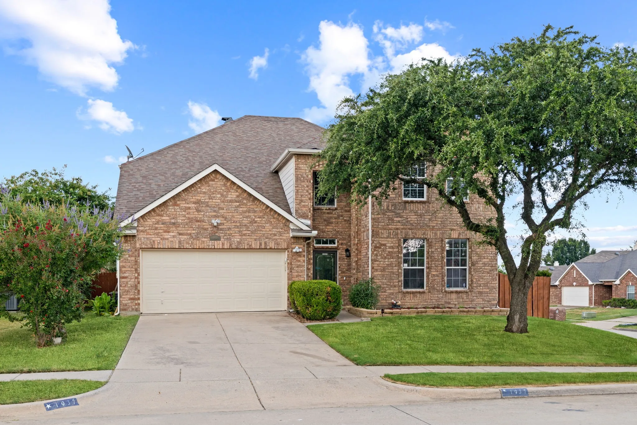 Single Family Residence For Sale in Denton County , 1937 Bradford Pear Square, Little Elm, Texas 75068, 5 Bedroom, 3 Bathroom, 2 Garage spaces, 3,222 Sqft, built in 2005, mls#21342089, Real Estate Agent in Little Elm, Homes For Sale in Denton county, Homes For Sale in Little Elm, Realtor in Little Elm Texas, Real Estate Brokerage Independent Realty Texas, Luminita Cordes Realtor