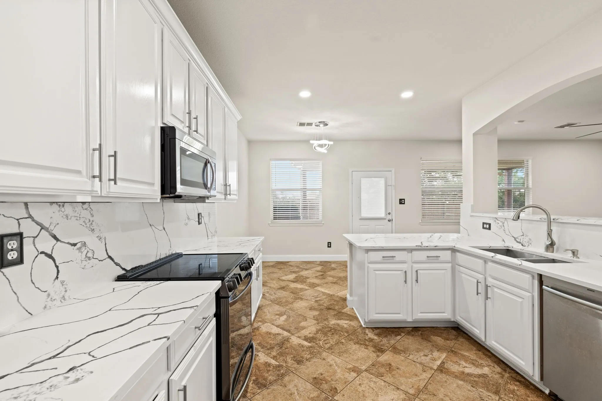 Single Family Residence For Sale in Denton County , 1937 Bradford Pear Square, Little Elm, Texas 75068, 5 Bedroom, 3 Bathroom, 2 Garage spaces, 3,222 Sqft, built in 2005, mls#21342089, Real Estate Agent in Little Elm, Homes For Sale in Denton county, Homes For Sale in Little Elm, Realtor in Little Elm Texas, Real Estate Brokerage Independent Realty Texas, Luminita Cordes Realtor