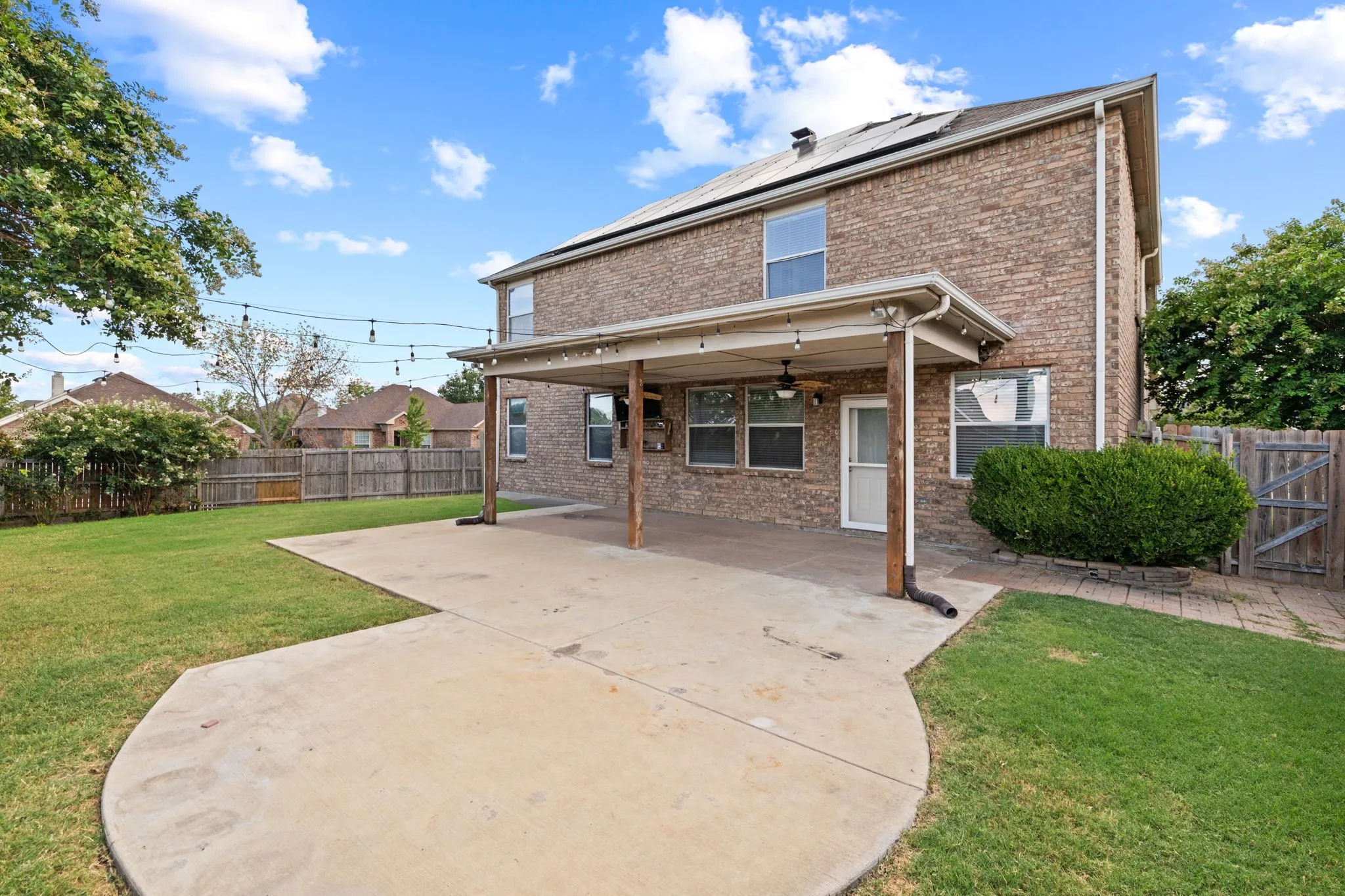 Single Family Residence For Sale in Denton County , 1937 Bradford Pear Square, Little Elm, Texas 75068, 5 Bedroom, 3 Bathroom, 2 Garage spaces, 3,222 Sqft, built in 2005, mls#21342089, Real Estate Agent in Little Elm, Homes For Sale in Denton county, Homes For Sale in Little Elm, Realtor in Little Elm Texas, Real Estate Brokerage Independent Realty Texas, Luminita Cordes Realtor