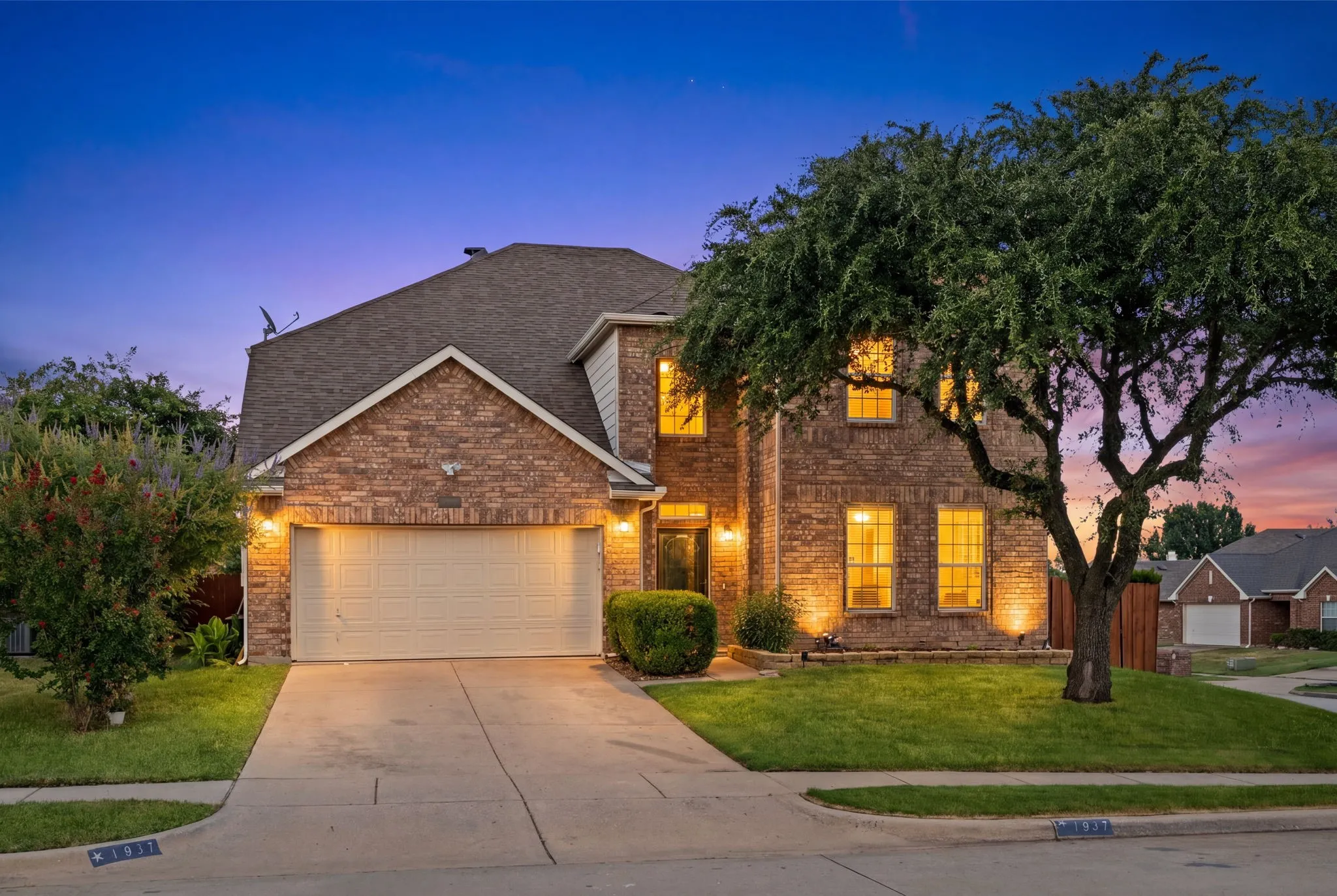 Single Family Residence For Sale in Denton County , 1937 Bradford Pear Square, Little Elm, Texas 75068, 5 Bedroom, 3 Bathroom, 2 Garage spaces, 3,222 Sqft, built in 2005, mls#21342089, Real Estate Agent in Little Elm, Homes For Sale in Denton county, Homes For Sale in Little Elm, Realtor in Little Elm Texas, Real Estate Brokerage Independent Realty Texas, Luminita Cordes Realtor