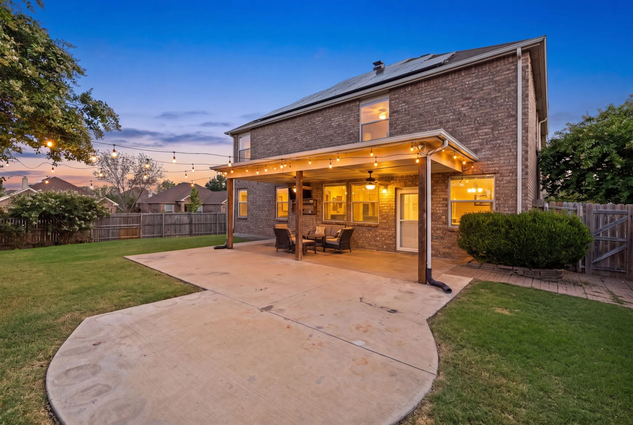 Single Family Residence For Sale in Denton County , 1937 Bradford Pear Square, Little Elm, Texas 75068, 5 Bedroom, 3 Bathroom, 2 Garage spaces, 3,222 Sqft, built in 2005, mls#21342089, Real Estate Agent in Little Elm, Homes For Sale in Denton county, Homes For Sale in Little Elm, Realtor in Little Elm Texas, Real Estate Brokerage Independent Realty Texas, Luminita Cordes Realtor