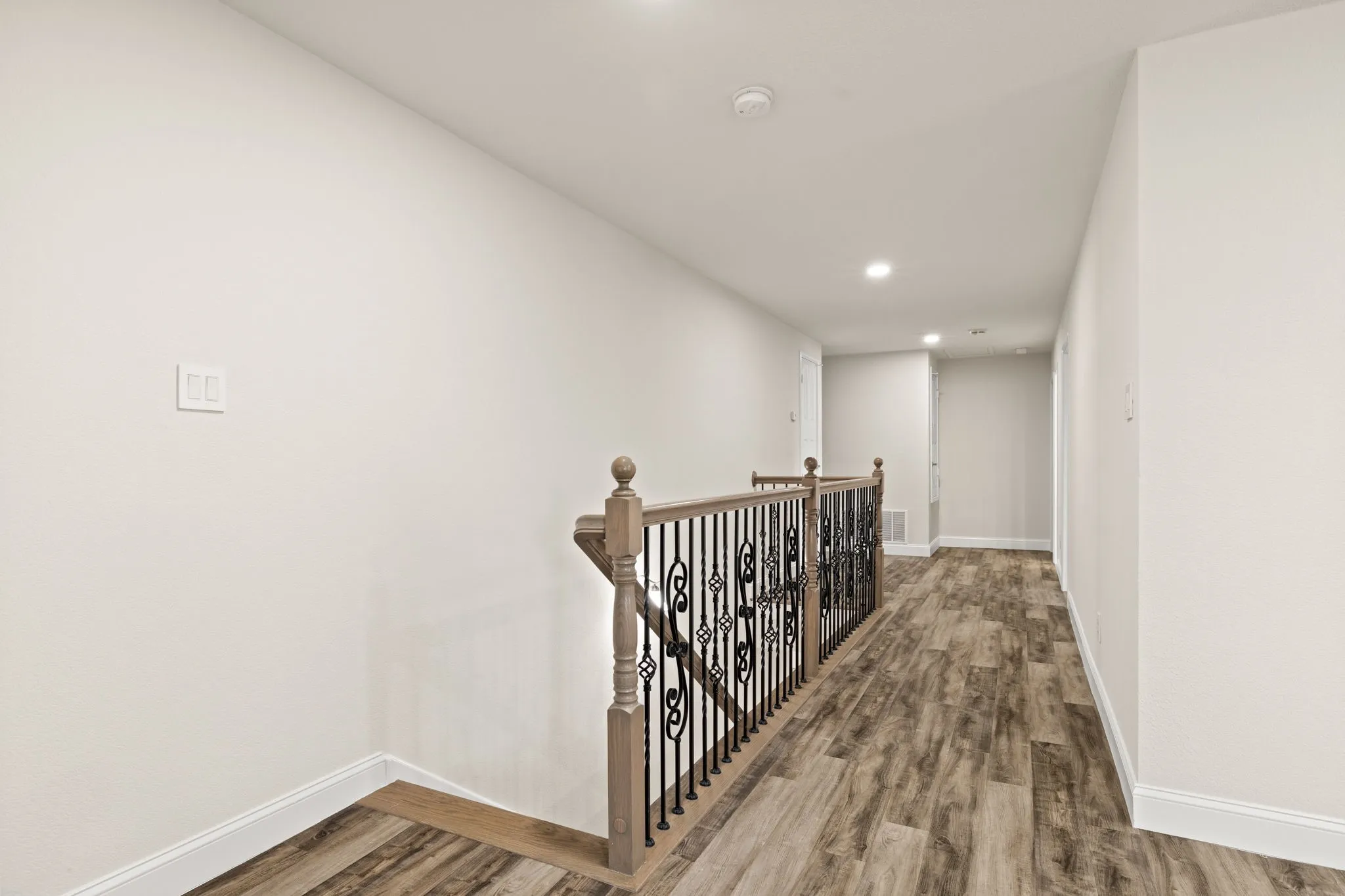Single Family Residence For Sale in Denton County , 1937 Bradford Pear Square, Little Elm, Texas 75068, 5 Bedroom, 3 Bathroom, 2 Garage spaces, 3,222 Sqft, built in 2005, mls#21342089, Real Estate Agent in Little Elm, Homes For Sale in Denton county, Homes For Sale in Little Elm, Realtor in Little Elm Texas, Real Estate Brokerage Independent Realty Texas, Luminita Cordes Realtor