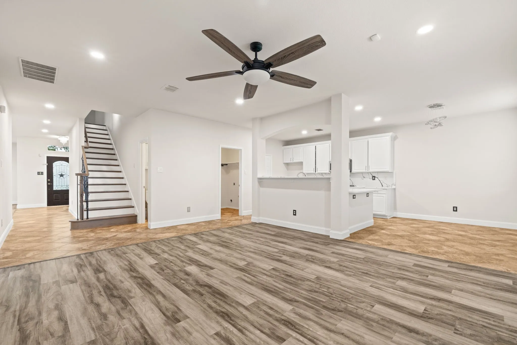 Single Family Residence For Sale in Denton County , 1937 Bradford Pear Square, Little Elm, Texas 75068, 5 Bedroom, 3 Bathroom, 2 Garage spaces, 3,222 Sqft, built in 2005, mls#21342089, Real Estate Agent in Little Elm, Homes For Sale in Denton county, Homes For Sale in Little Elm, Realtor in Little Elm Texas, Real Estate Brokerage Independent Realty Texas, Luminita Cordes Realtor