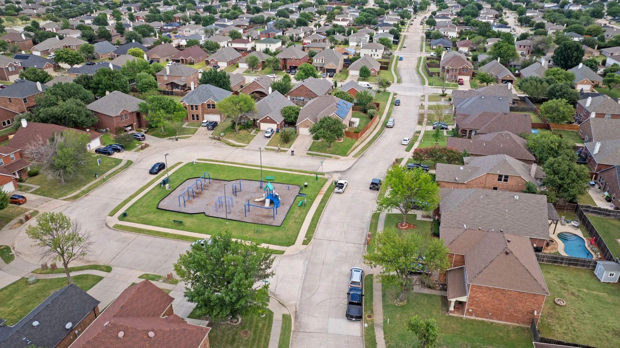 Single Family Residence For Sale in Denton County , 1937 Bradford Pear Square, Little Elm, Texas 75068, 5 Bedroom, 3 Bathroom, 2 Garage spaces, 3,222 Sqft, built in 2005, mls#21342089, Real Estate Agent in Little Elm, Homes For Sale in Denton county, Homes For Sale in Little Elm, Realtor in Little Elm Texas, Real Estate Brokerage Independent Realty Texas, Luminita Cordes Realtor