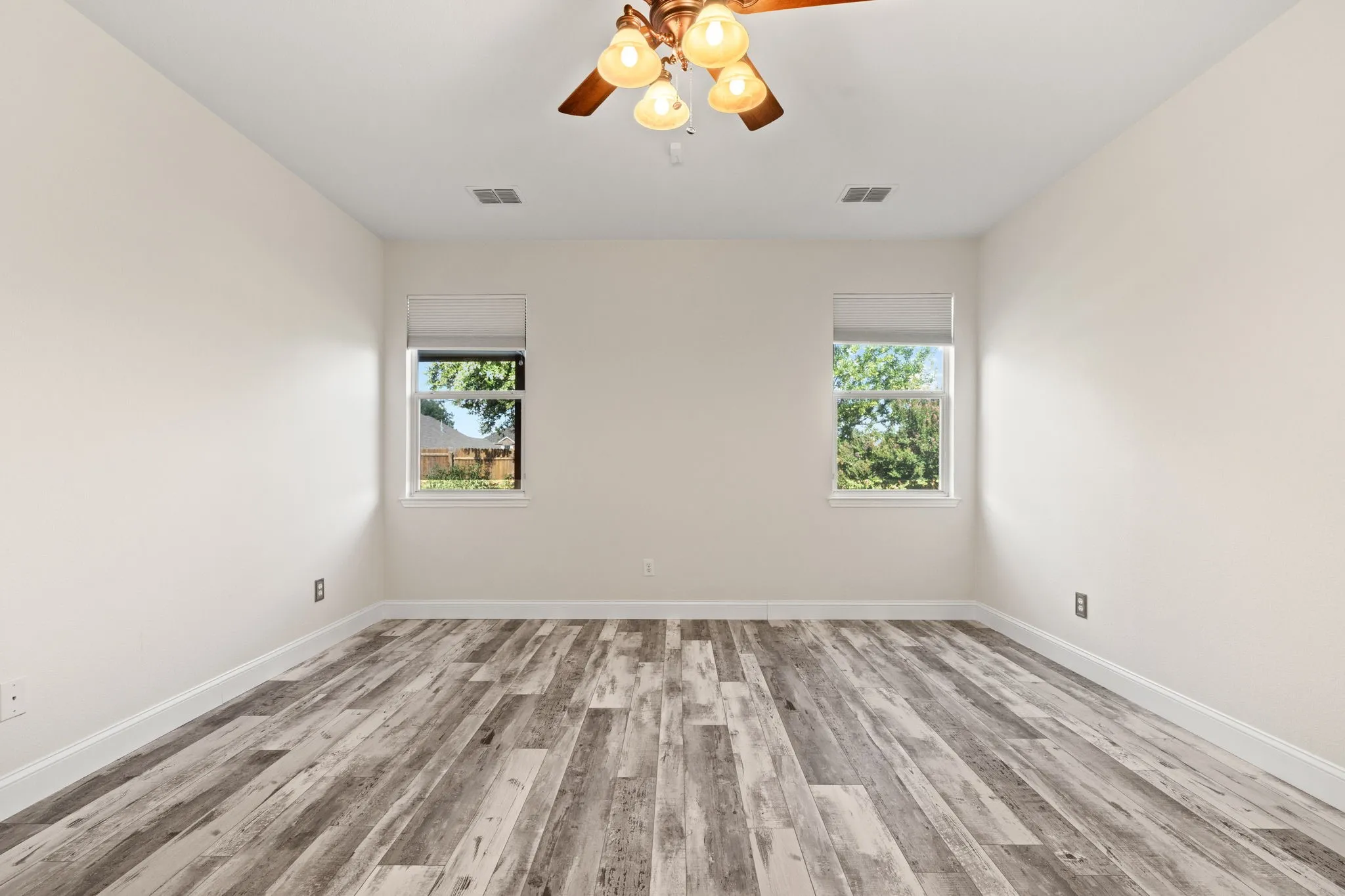 Single Family Residence For Sale in Denton County , 1937 Bradford Pear Square, Little Elm, Texas 75068, 5 Bedroom, 3 Bathroom, 2 Garage spaces, 3,222 Sqft, built in 2005, mls#21342089, Real Estate Agent in Little Elm, Homes For Sale in Denton county, Homes For Sale in Little Elm, Realtor in Little Elm Texas, Real Estate Brokerage Independent Realty Texas, Luminita Cordes Realtor