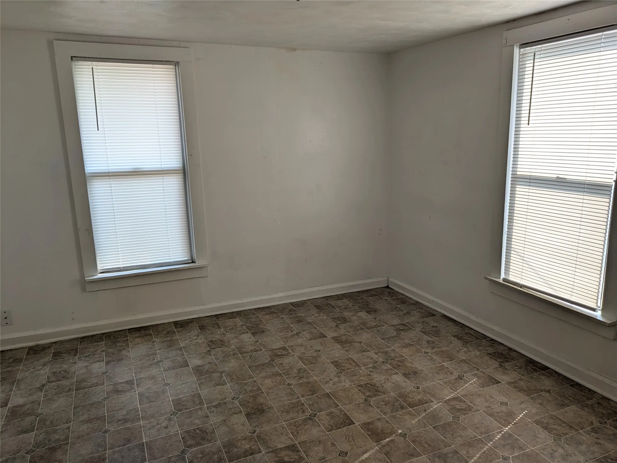 Single Family Residence For Sale in Denton County , 411 S Bradshaw Street, Denton, Texas 76205, 3 Bedroom, 1 Bathroom, Garage spaces, 1,056 Sqft, built in 1959, mls#21338355, Real Estate Agent in Denton, Homes For Sale in Denton county, Homes For Sale in Denton, Realtor in Denton Texas, Real Estate Brokerage Independent Realty Texas, Luminita Cordes Realtor