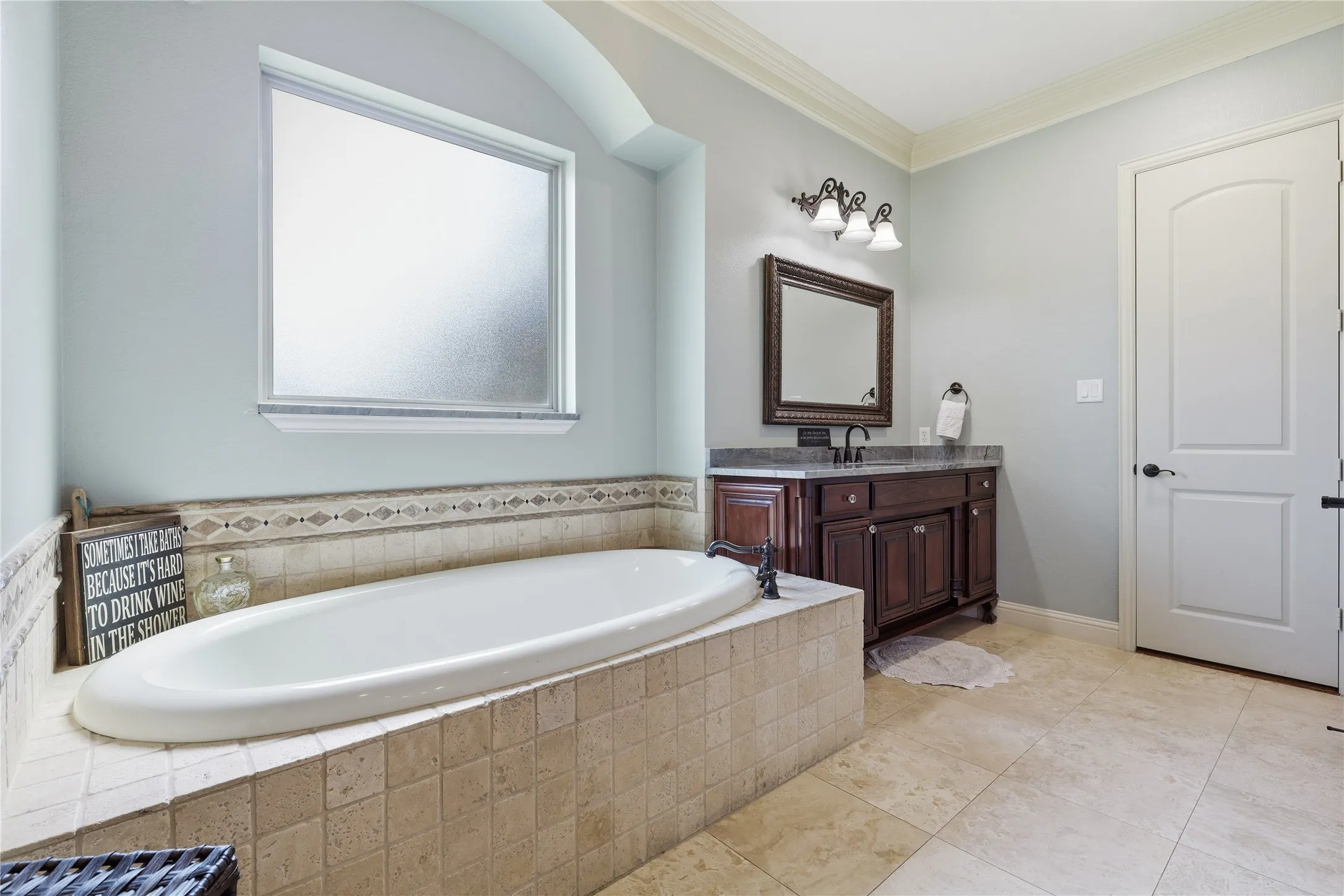 Soaking tub with tiled surround and decorative accent border