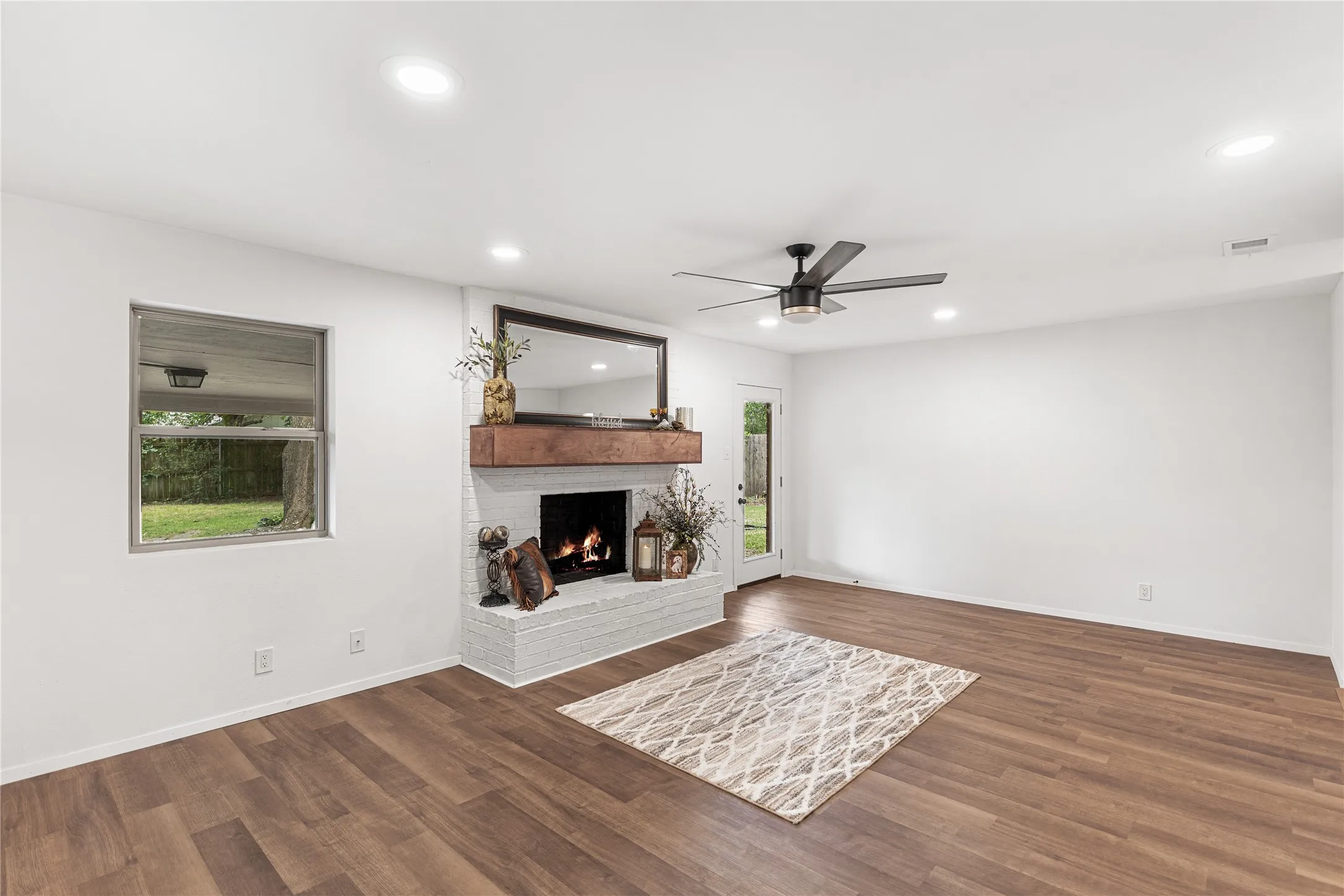 Single Family Residence For Sale in Cooke County , 2018 Ashland Street, Gainesville, Texas 76240, 3 Bedroom, 2 Bathroom, 2 Garage spaces, 1,452 Sqft, built in 1979, Price $269,000, mls#21337490, Real Estate Agent in Gainesville, Homes For Sale in Cooke county, Homes For Sale in Gainesville, Realtor in Gainesville Texas, Real Estate Brokerage Independent Realty Texas, Luminita Cordes Realtor