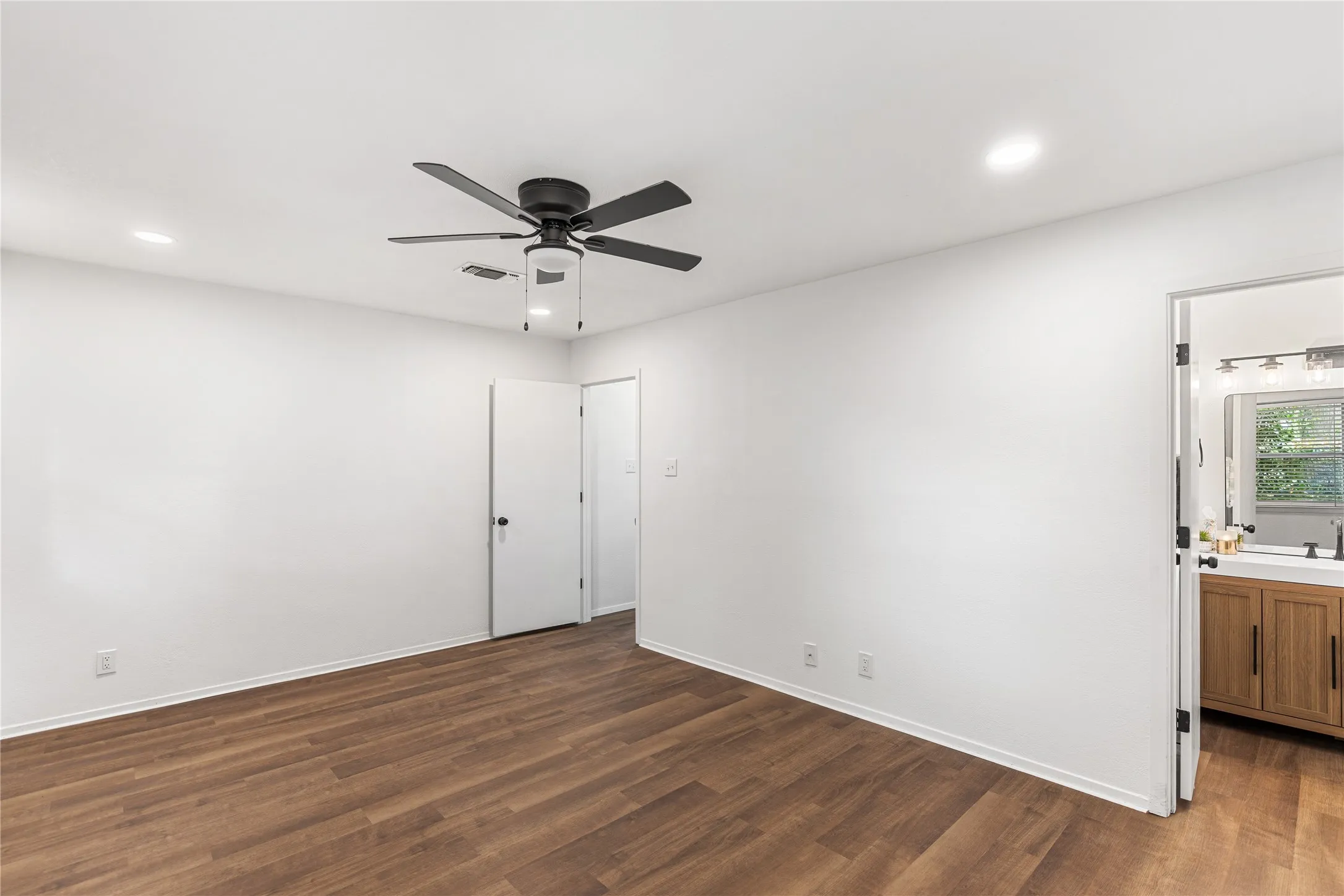 Single Family Residence For Sale in Cooke County , 2018 Ashland Street, Gainesville, Texas 76240, 3 Bedroom, 2 Bathroom, 2 Garage spaces, 1,452 Sqft, built in 1979, Price $269,000, mls#21337490, Real Estate Agent in Gainesville, Homes For Sale in Cooke county, Homes For Sale in Gainesville, Realtor in Gainesville Texas, Real Estate Brokerage Independent Realty Texas, Luminita Cordes Realtor